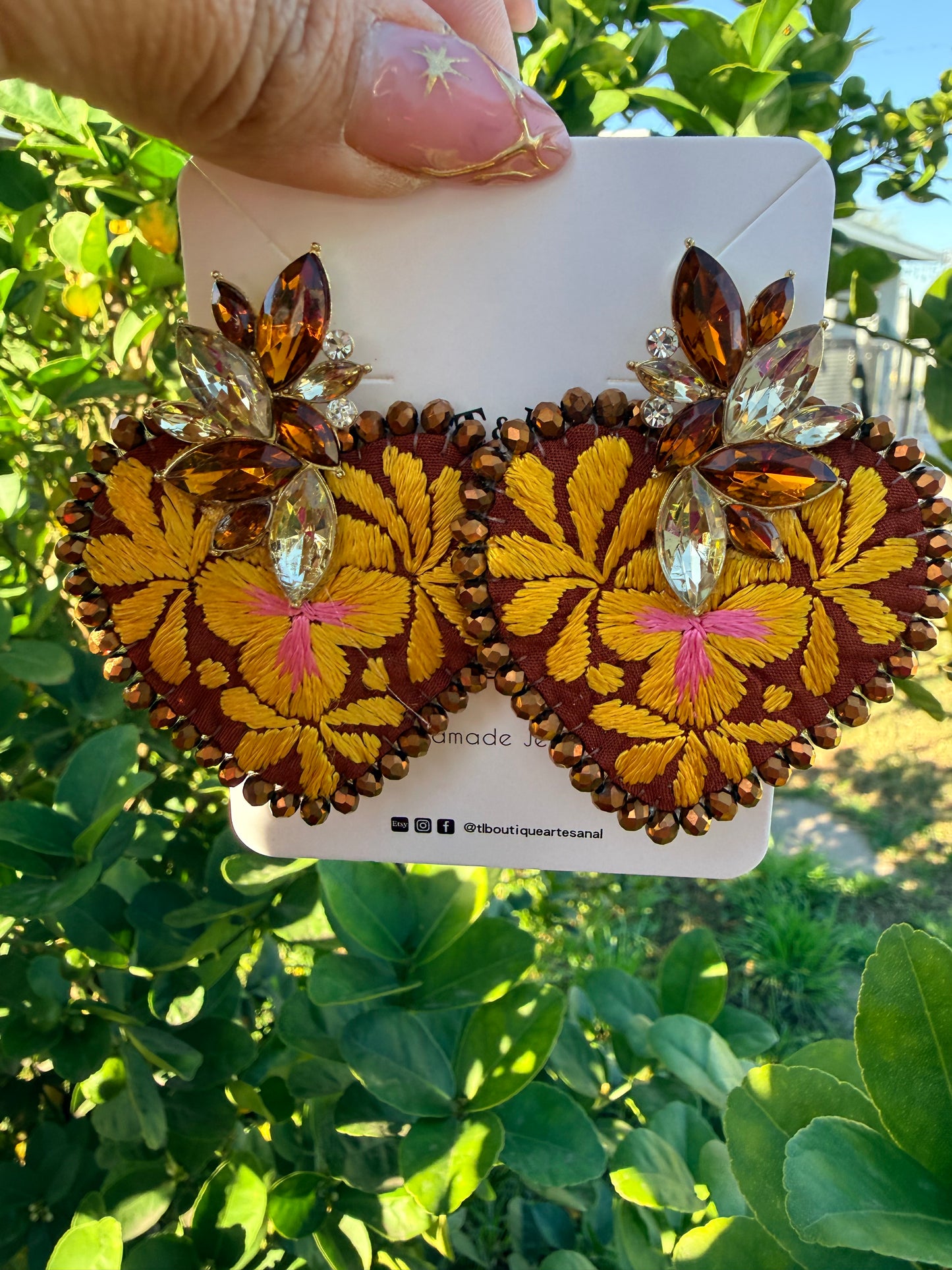 Aretes planos bordado a mano/dorados