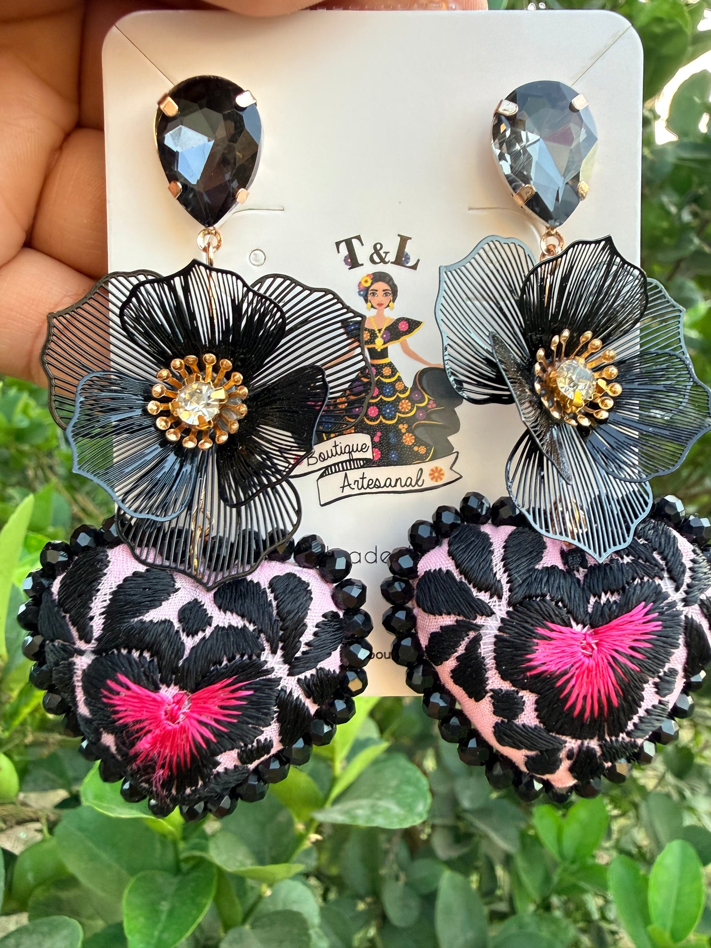Arete de Corazon bordado/rosa /bordado negro