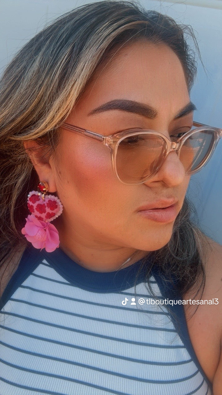 Aretes Corazón Floral Rosa Bordados a Mano