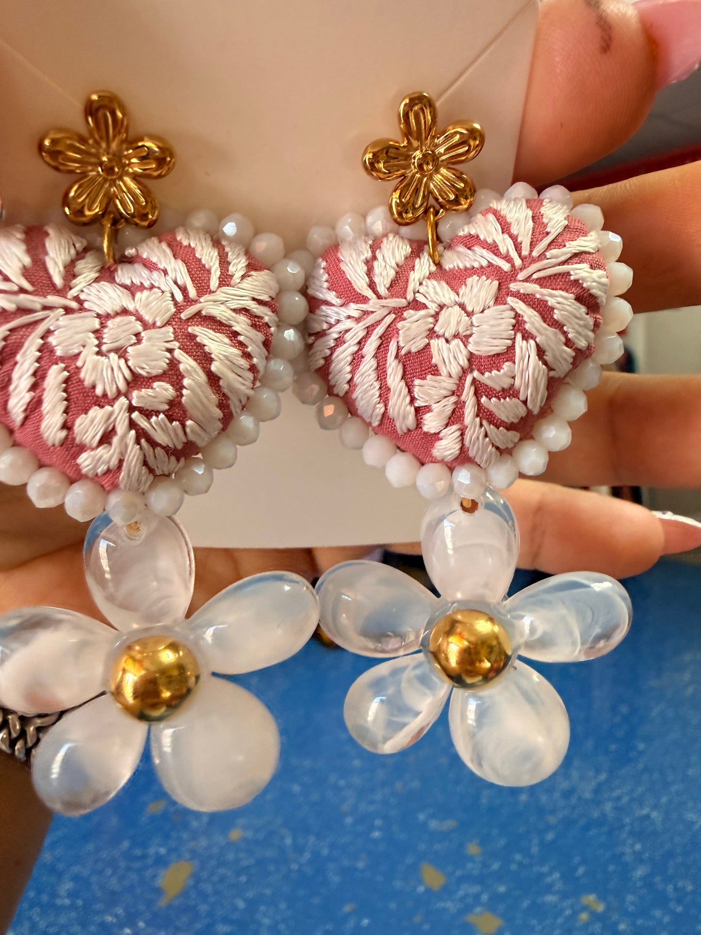 Corazon bordado /blanco/rosa