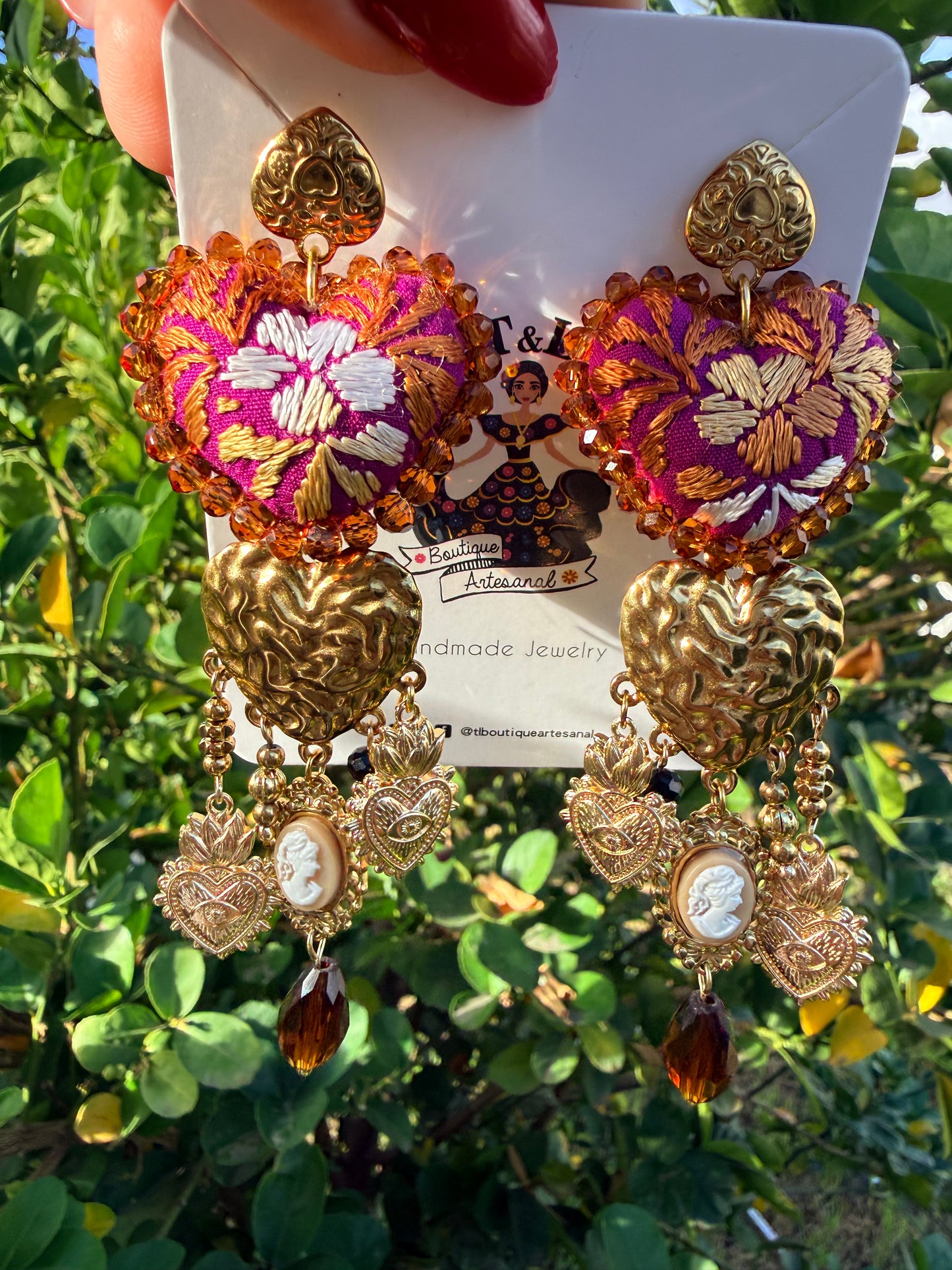 Aretes bordados a mano / aretes san Antonino/ hand made jewelry/ aretes luna/ aretes cafés