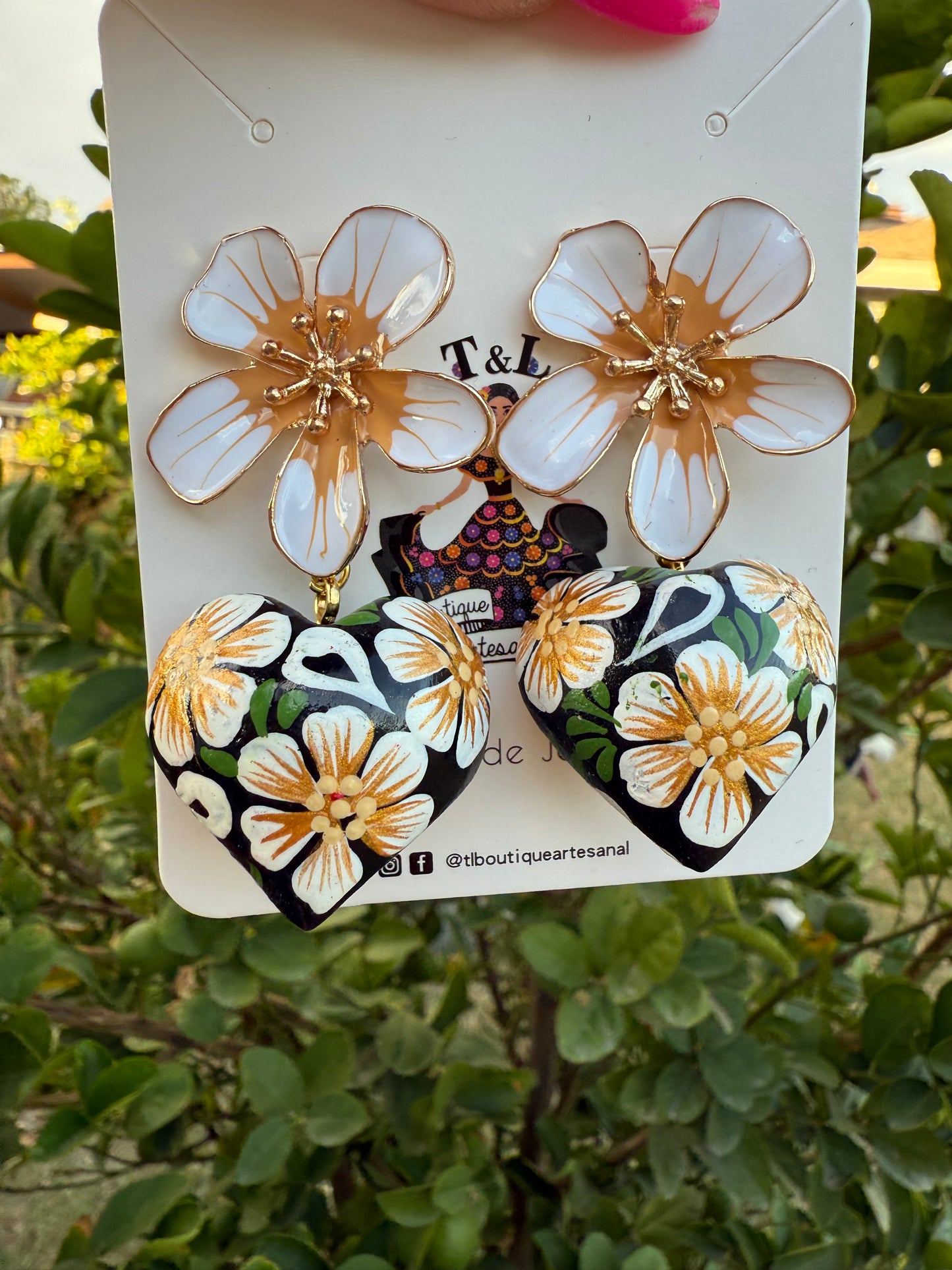 Aretes de madera de copal/flores /handmade jewelry/