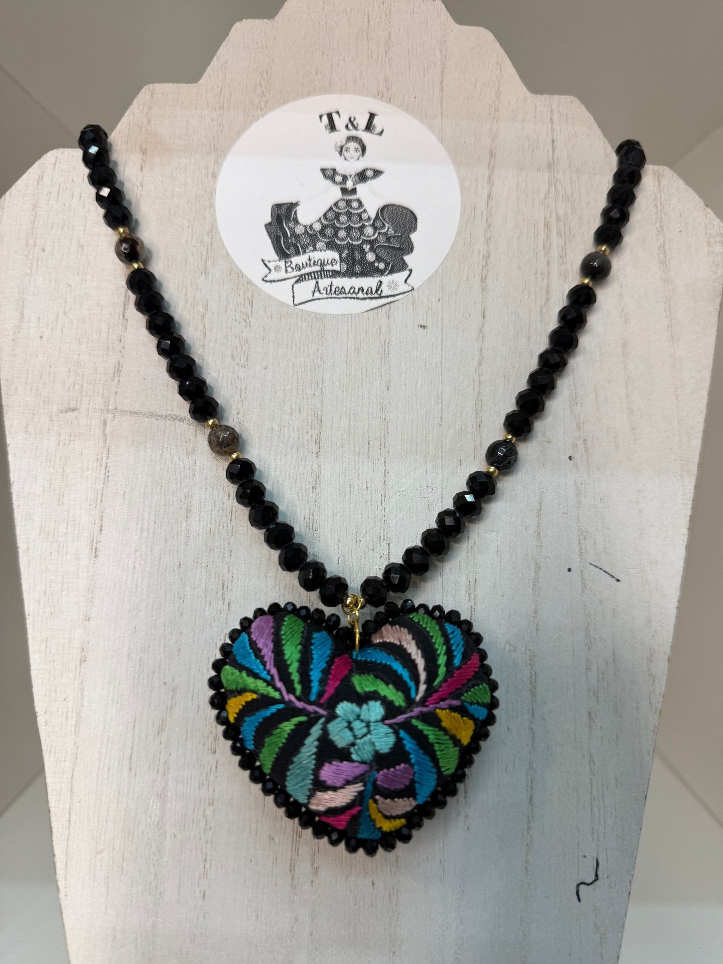 Collar bordado san antonino