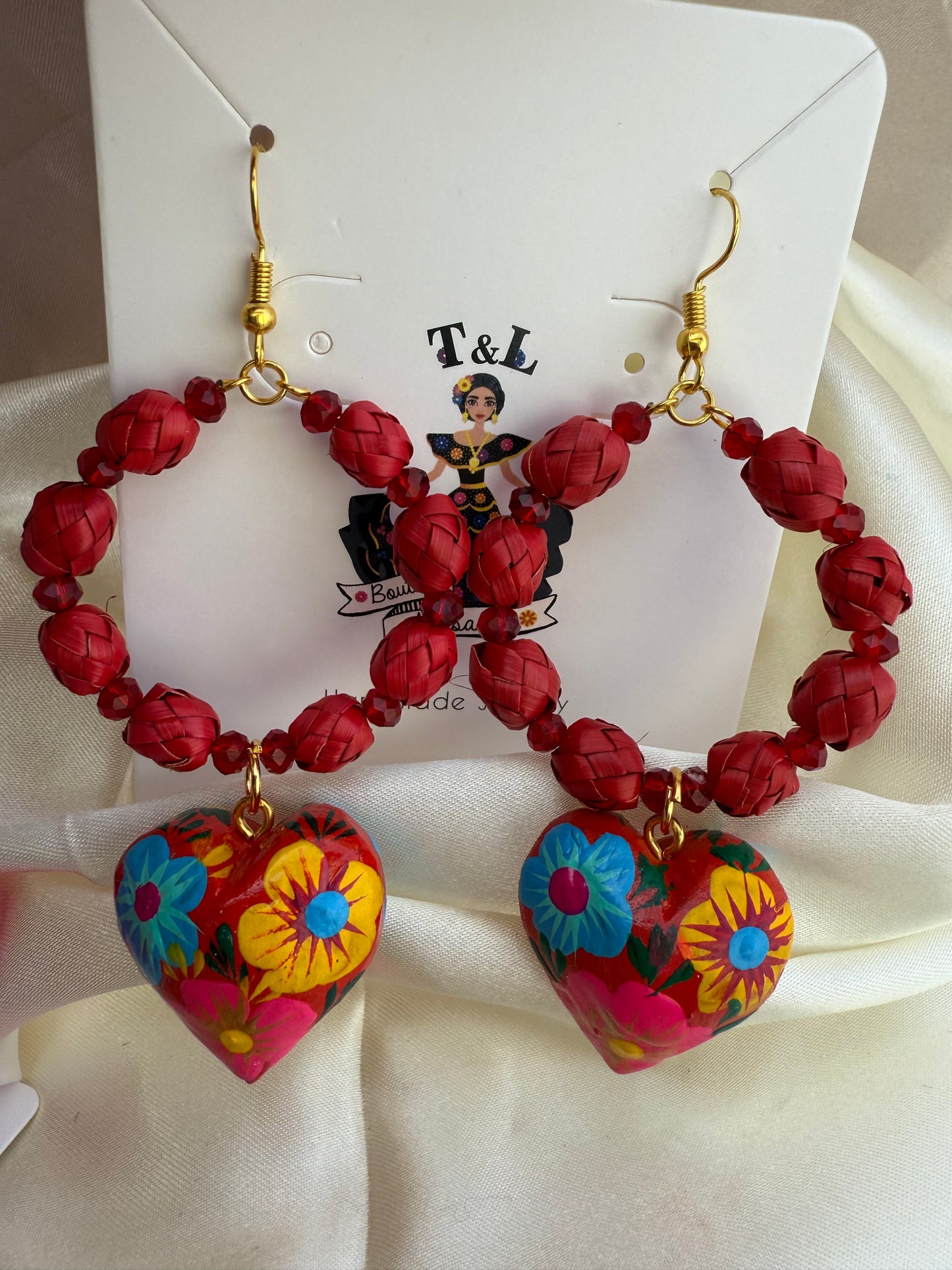 Arracadas de palma con corazon de madera de copal/aretes artesanales /handmade jewelry/alebrijes de oaxaca