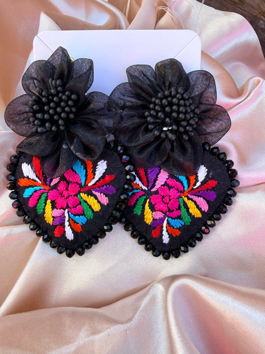Aretes bordados a mano /aretes planos /multicoolor