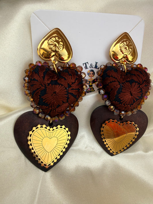 Aretes bordados a mano / aretes san Antonino/ hand made jewelry/ aretes de corazon/ aretes de corazon