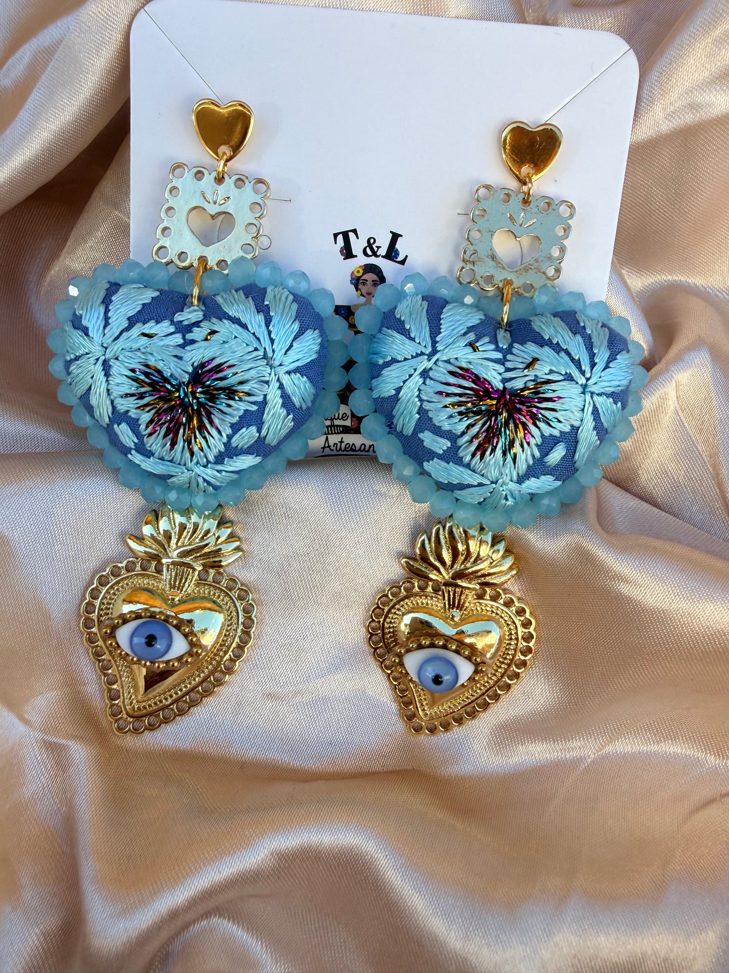 Aretes Bordados Corazón Azul con Ojo Protector/ bordado a mano