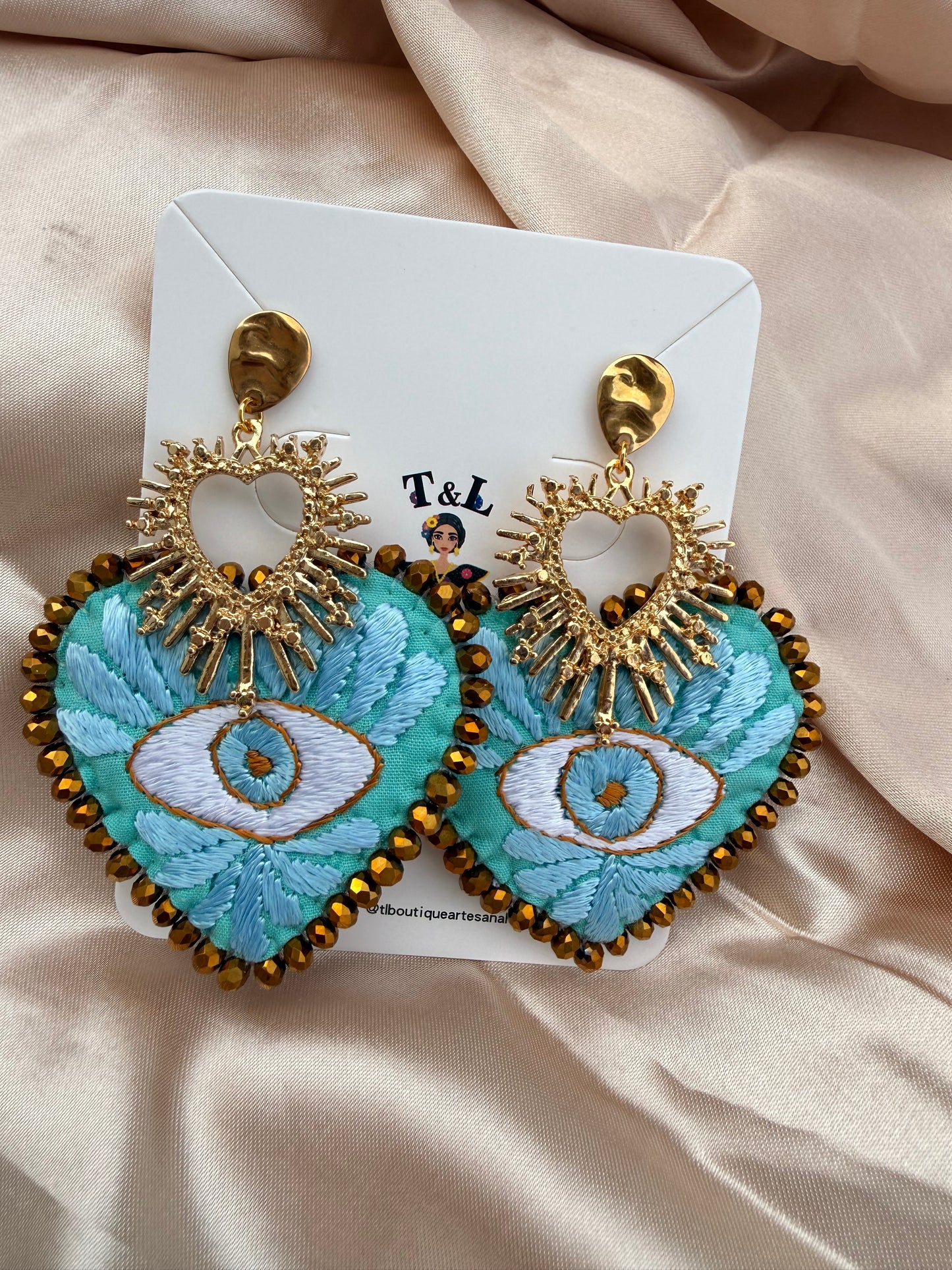 Aretesbordado a mano/ aretes de ojo/ aretes planos bordado san antonino