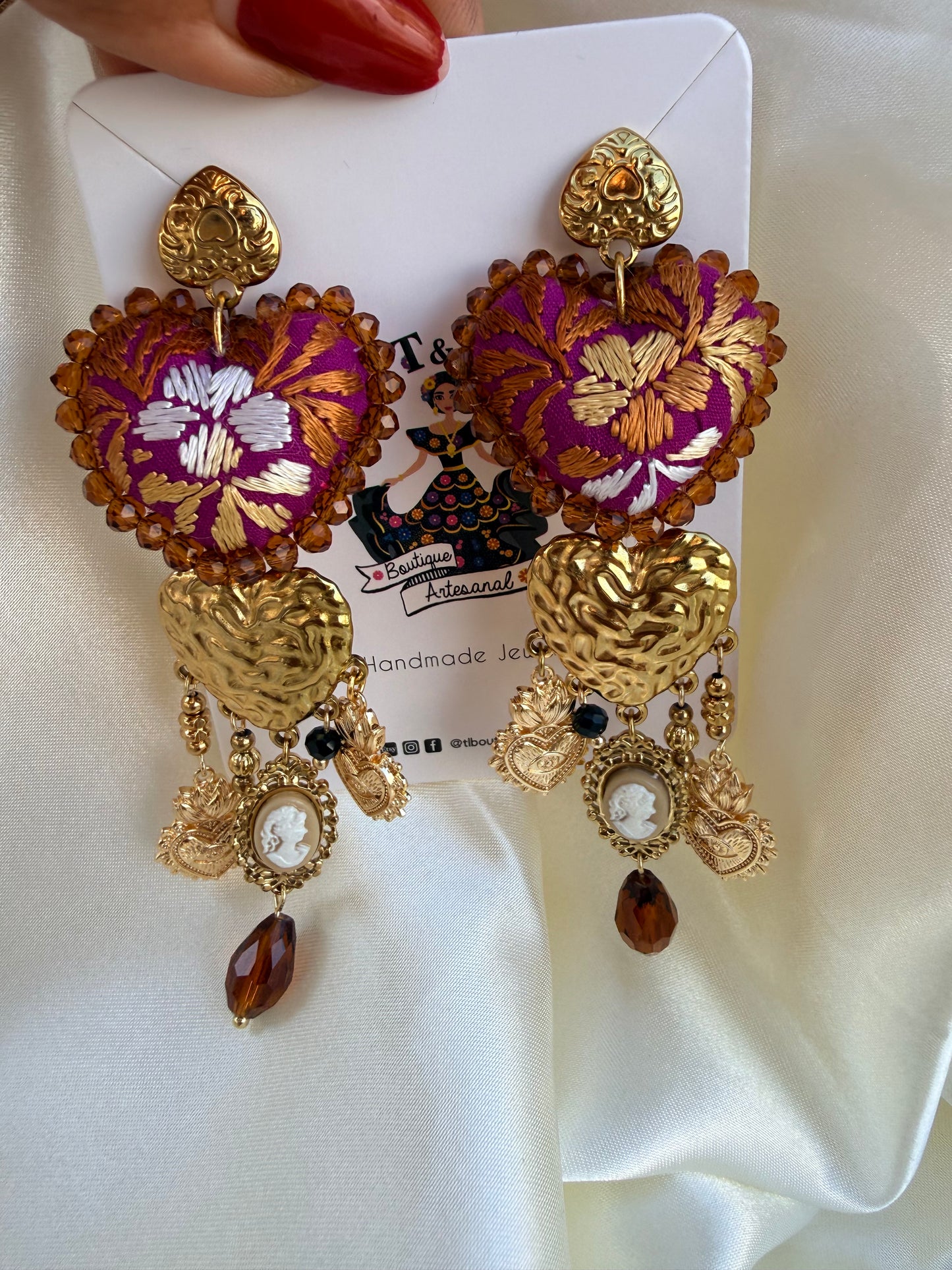 Aretes bordados a mano / aretes san Antonino/ hand made jewelry/ aretes luna/ aretes cafés