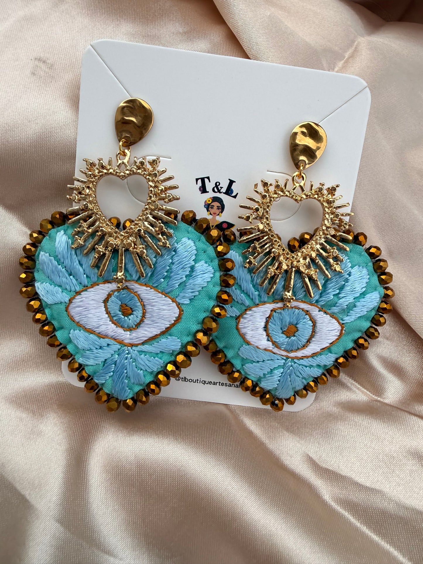 Aretesbordado a mano/ aretes de ojo/ aretes planos bordado san antonino