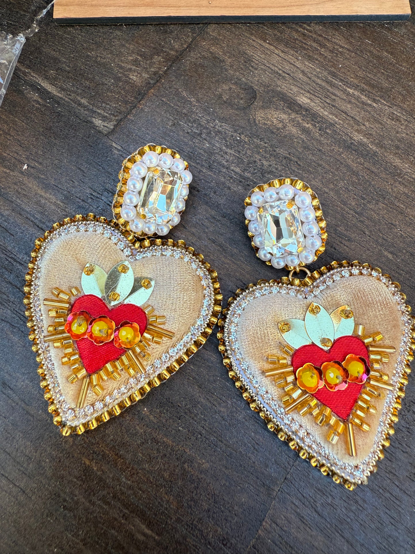aretes artesanales/aretes sagrado corazon