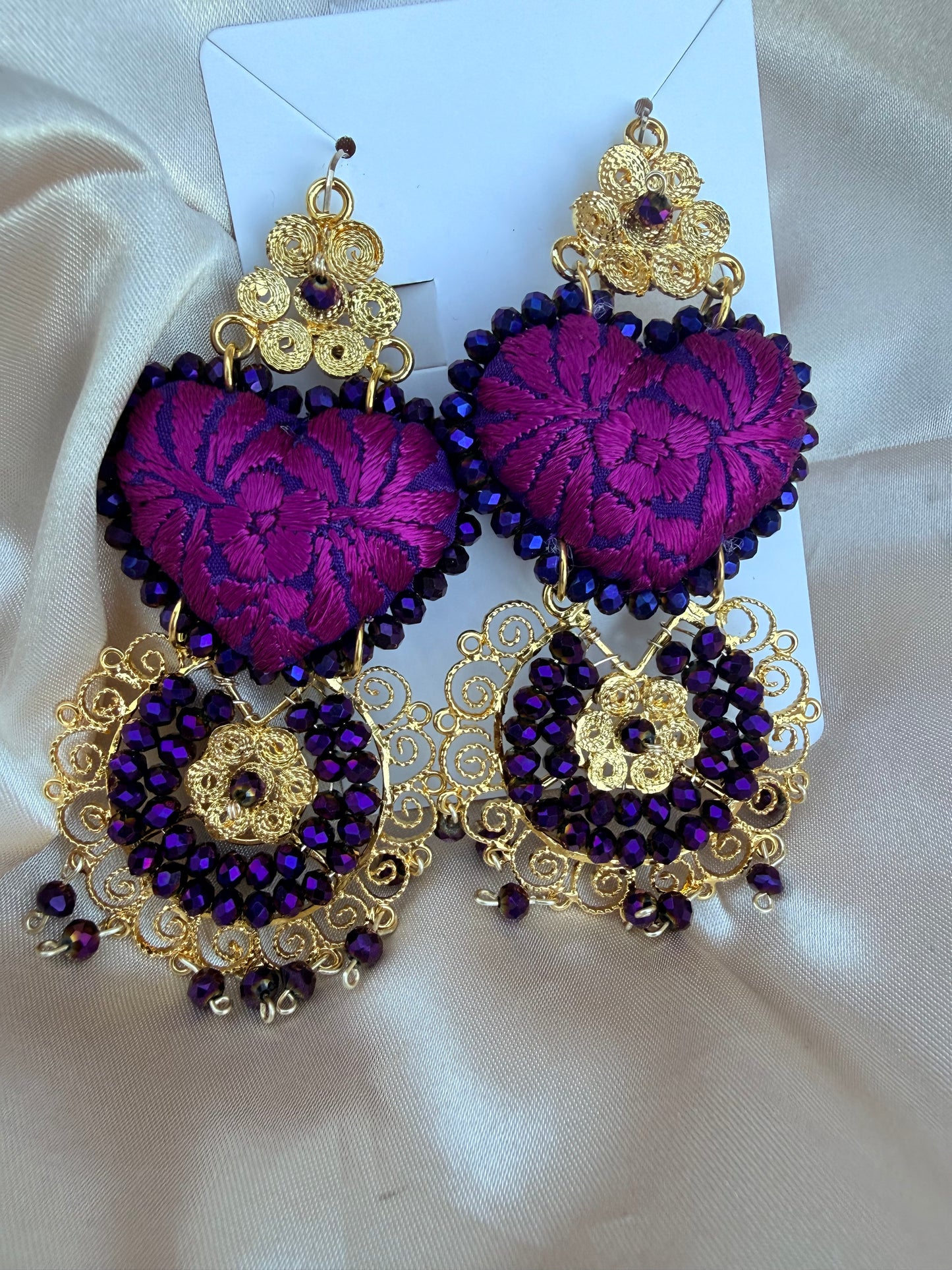 Aretes de Corazón Bordados a Mano con Filigrana Artesanal Oaxaqueña | Morado/magenta