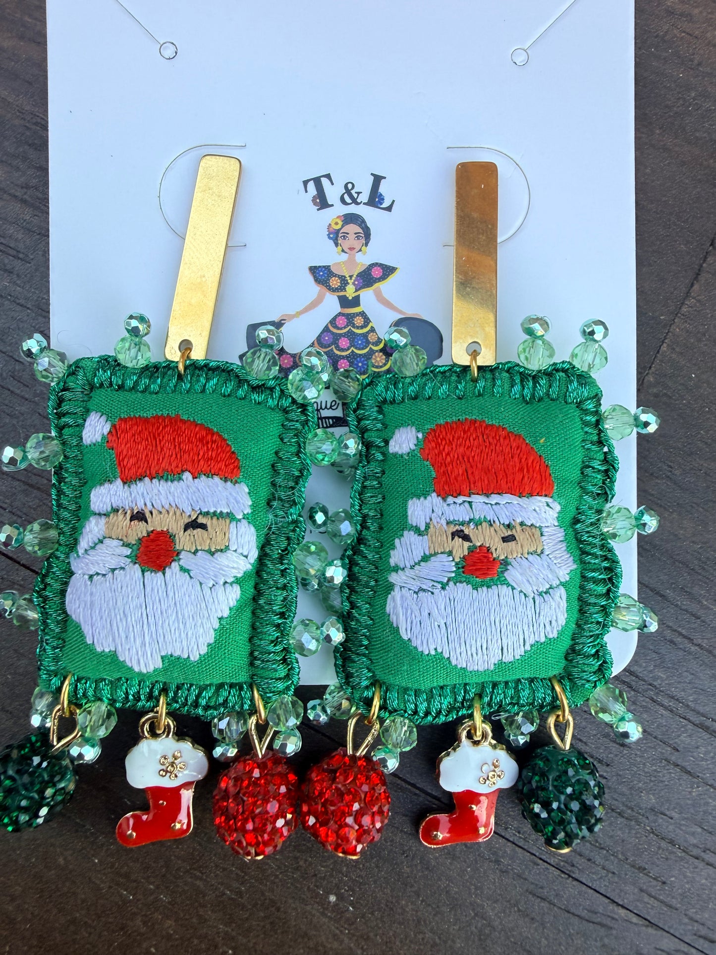 Aretes bordados  navideños/aretes artesanales/ santa/nochebuenas/grinch/hand made jewelry