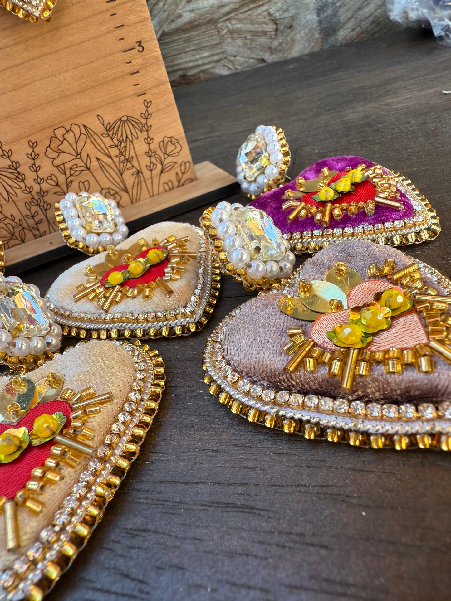 aretes artesanales/aretes sagrado corazon