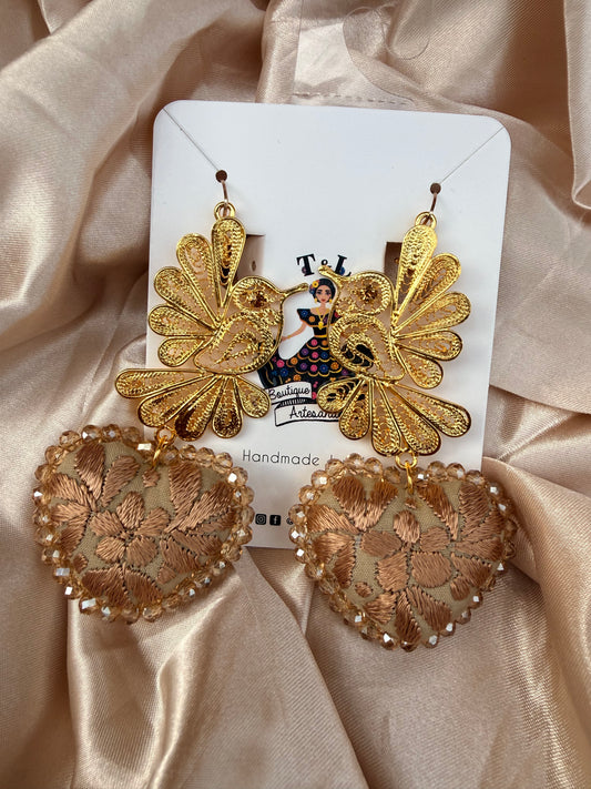 Aretes Bordados a Mano con Colibrí de Filigrana Artesanal | Corazones Bordados Mexicanos | Joyería Artesanal Hecha a Mano