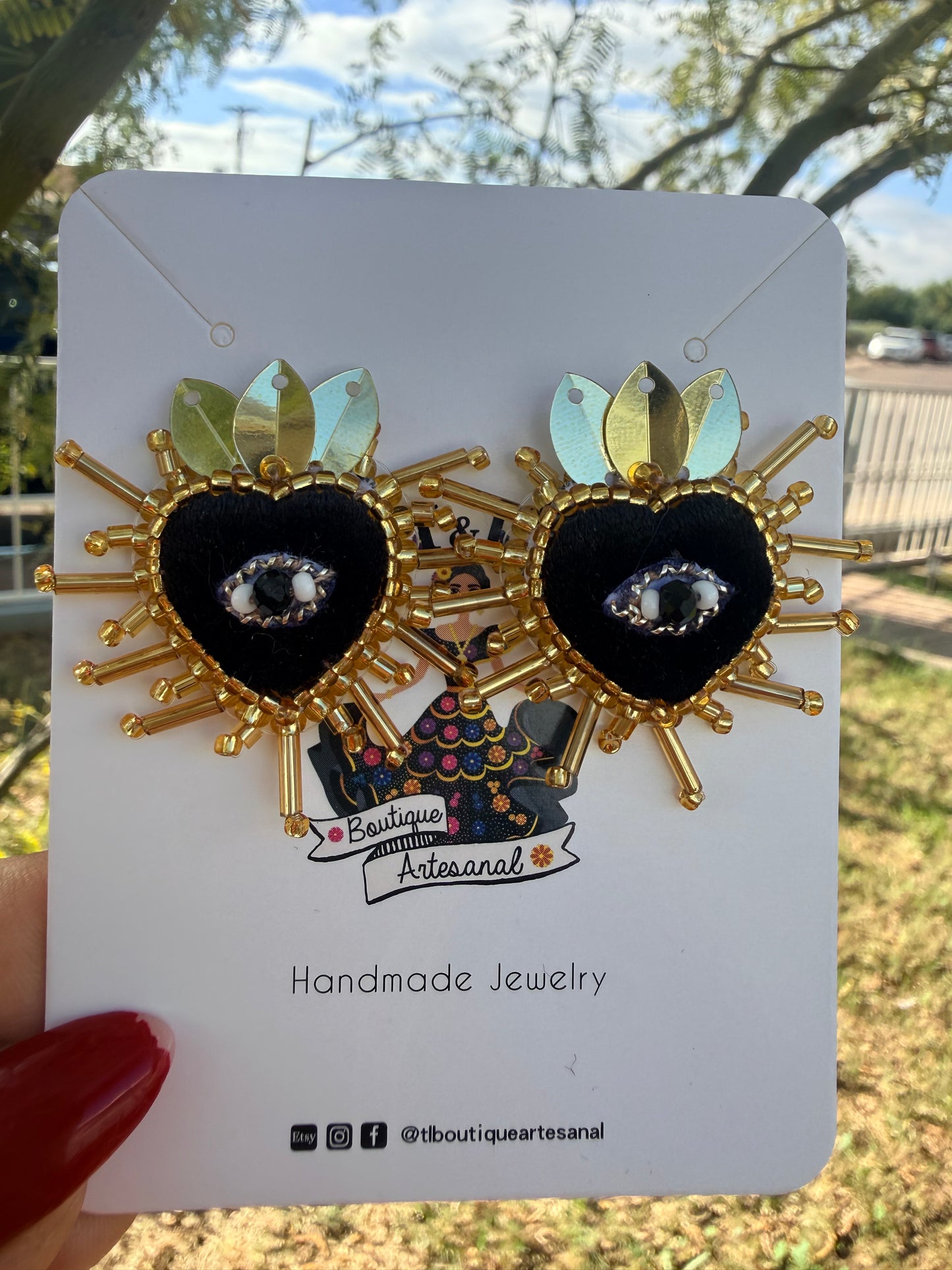 Aretes minis / milagritos / aretes artesanales /aretes minis ojo