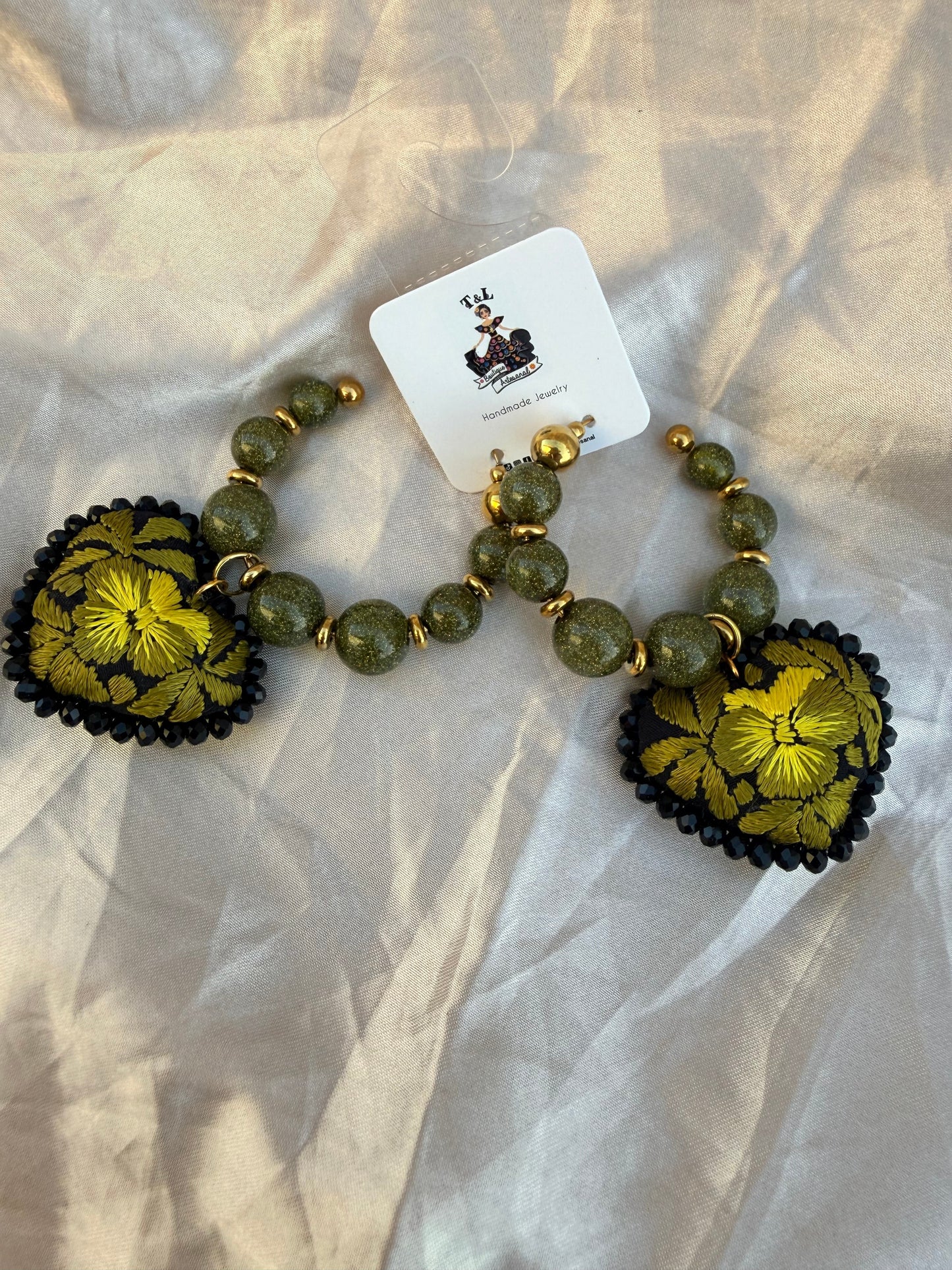 Arracadas de cristal con bordado / florecitaas/multi /verde/beige