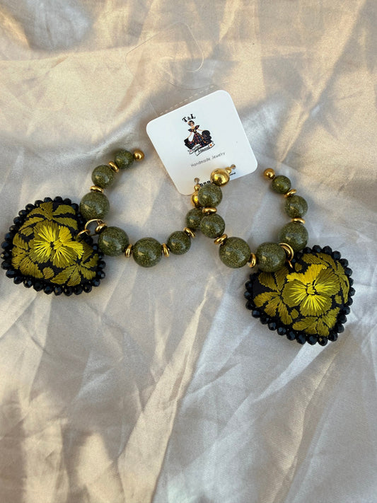 Arracadas de cristal con bordado / florecitaas/multi /verde/beige