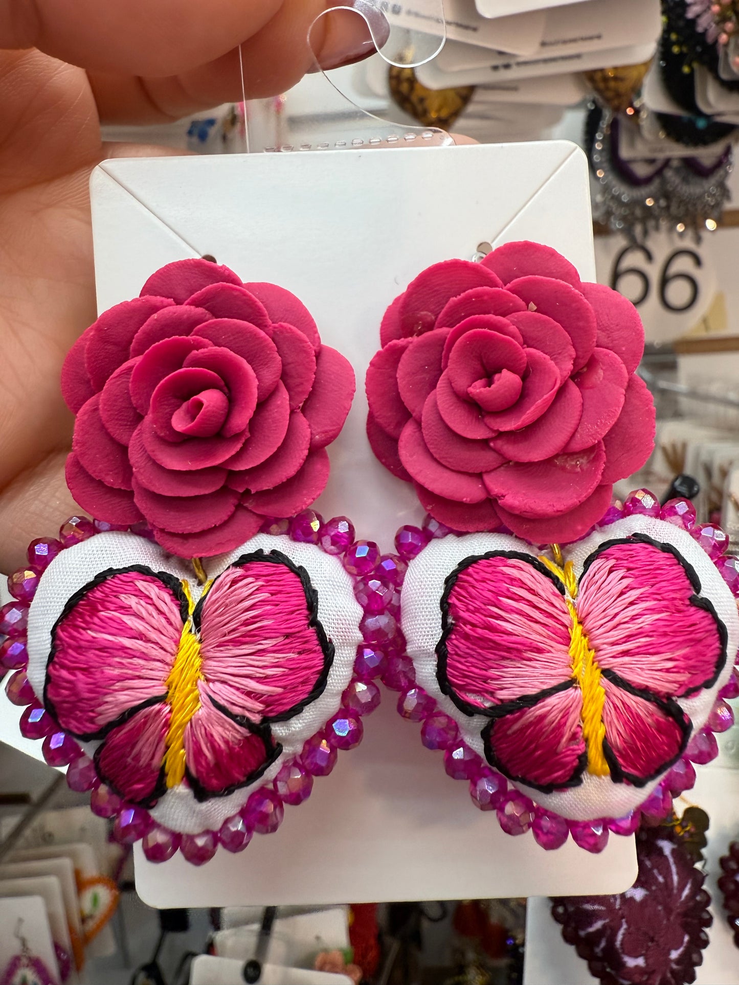 Aretes bordados a mano/pasta