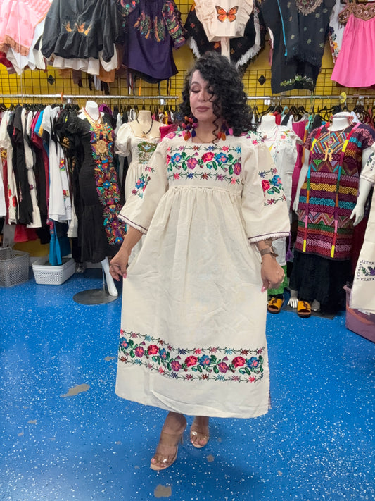 Huanengo de Michoacán Bordado a Mano en Punto de Cruz | Flores Tradicionales | Manta Tejida en Telar de Pedal (copia)