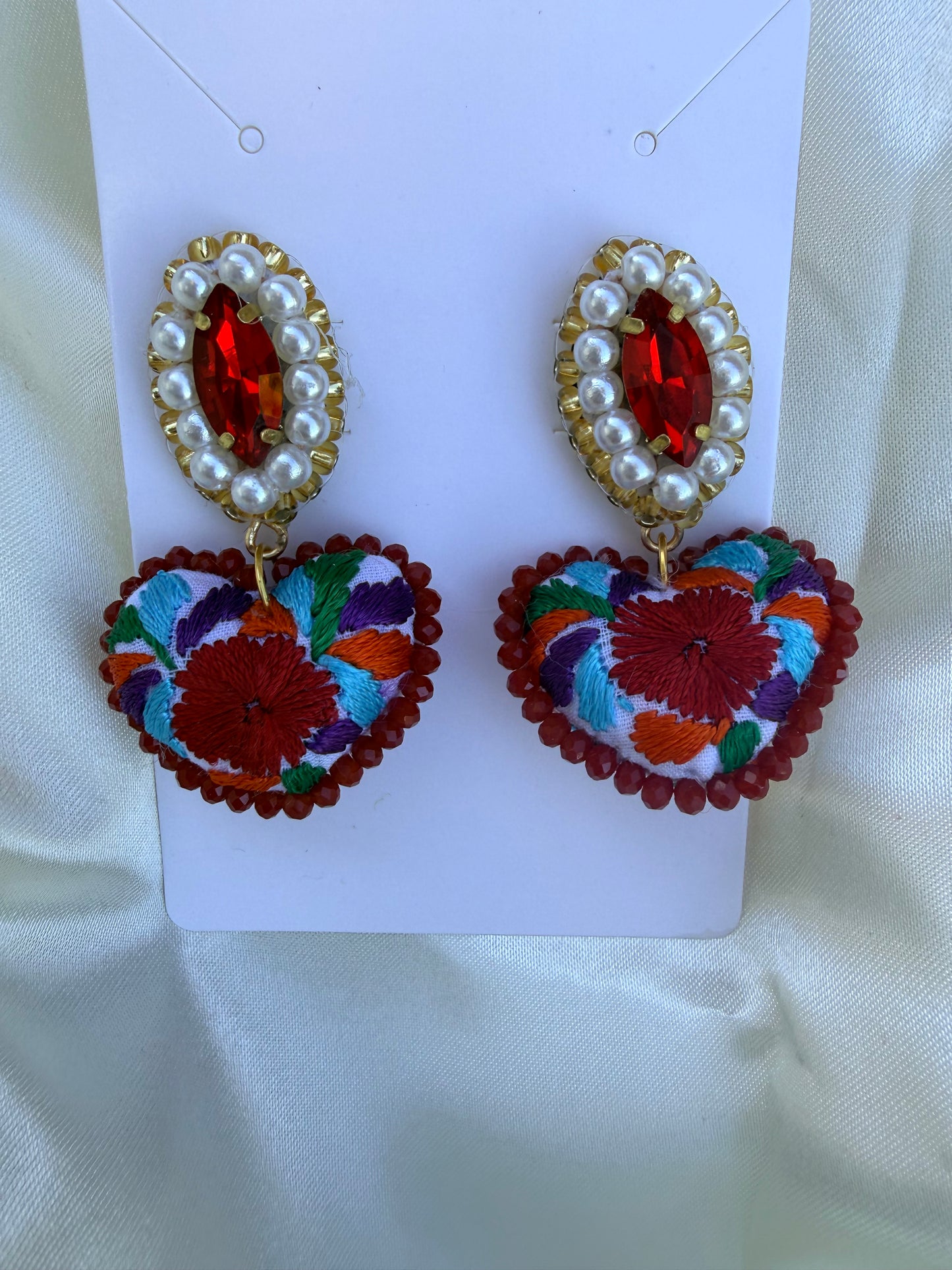 Aretes de corazon bordado minis/ aretes artesanales bordados a mano/ hand made jewelry/