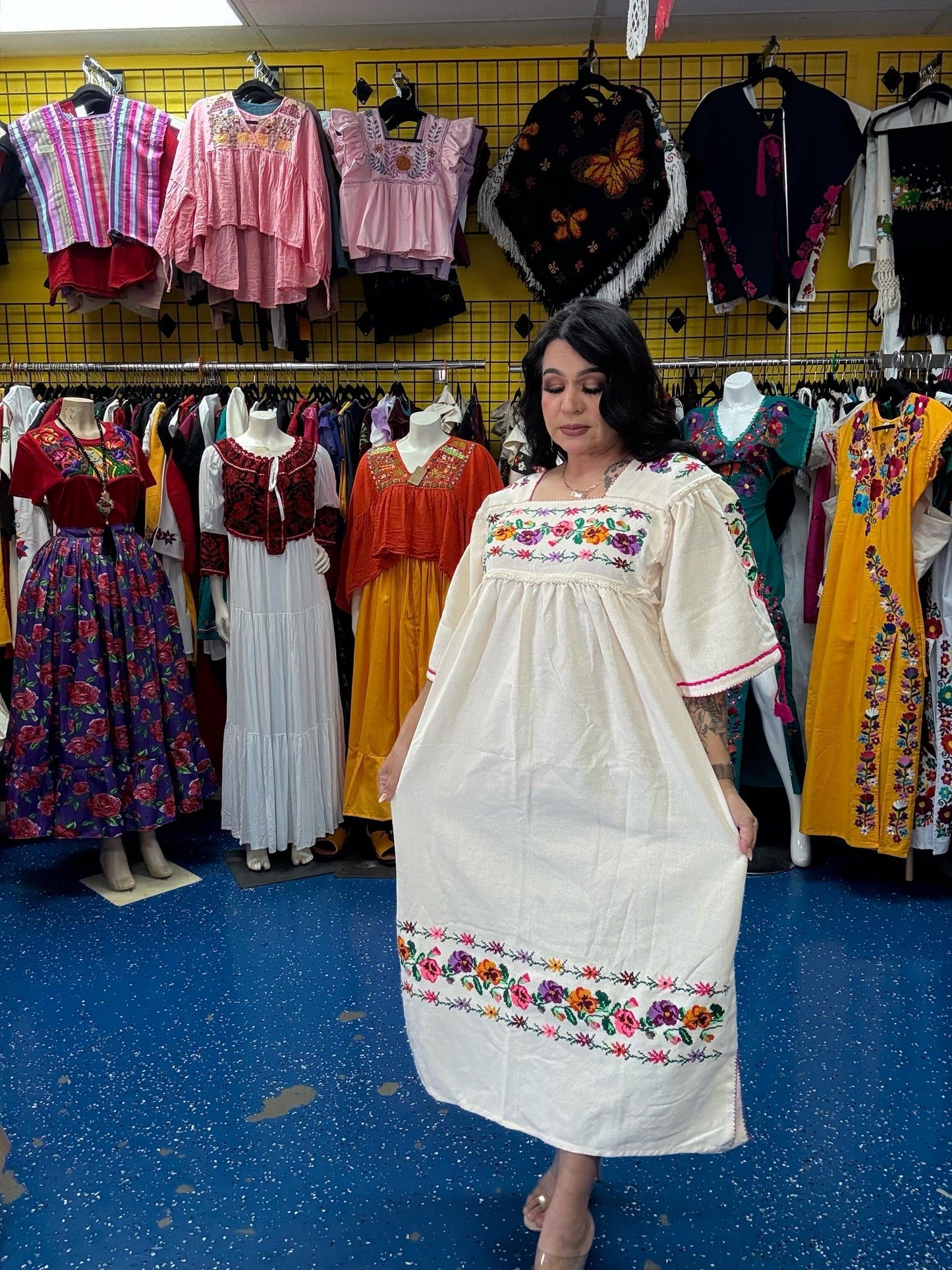 Huanengo de Michoacán Bordado a Mano en Punto de Cruz | Flores Tradicionales | Manta Tejida en Telar de Pedal