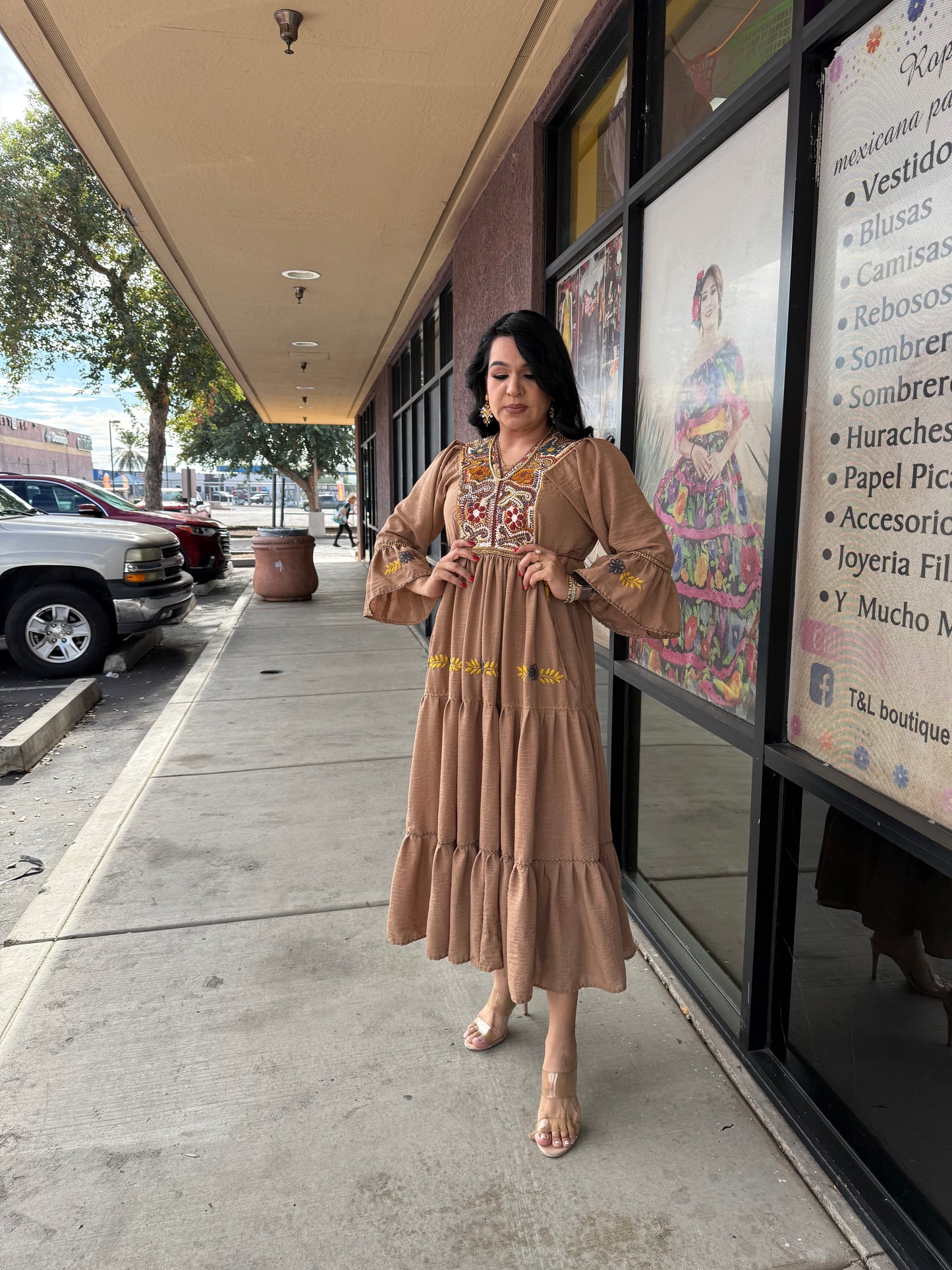 Vestido Artesanal Mexicano Bordado a Mano Tipo Rococó – lino Café | Talla Única Ajusta