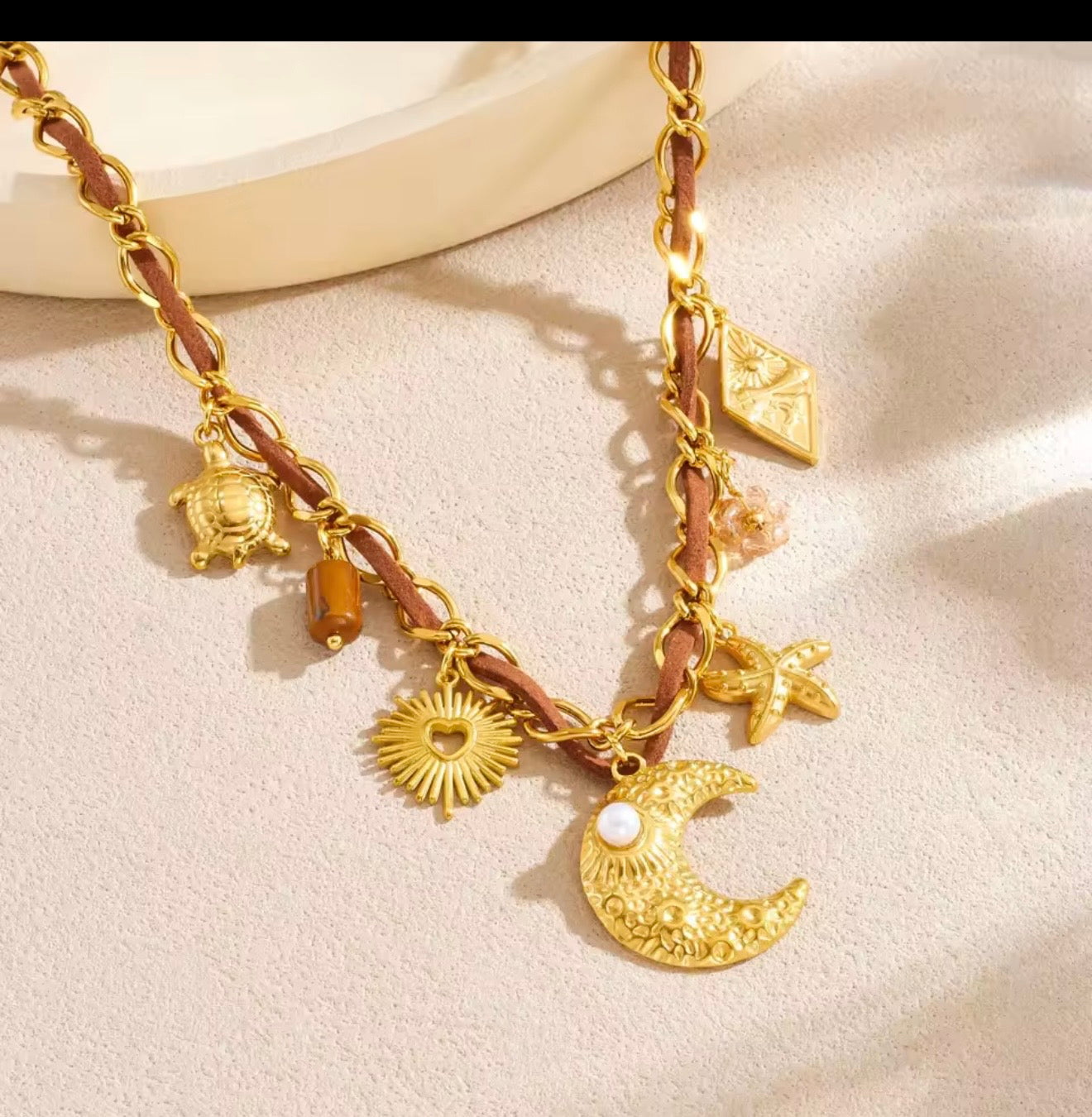 Collares  de acero inoxidable  con dijes de sol,luna,ojo,perlas,