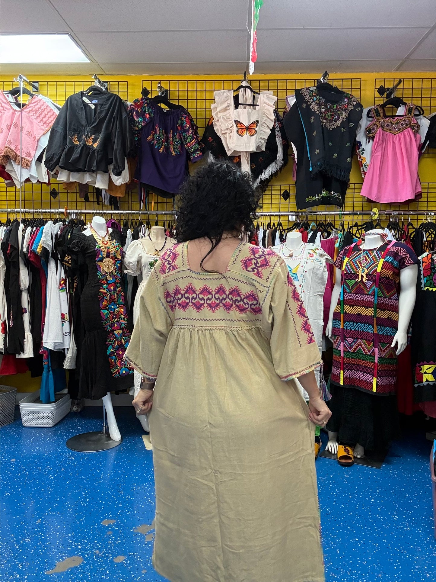 Huanengo de Michoacán Bordado a Mano en Punto de Cruz | Flores Tradicionales | Manta Tejida en Telar de Pedal
