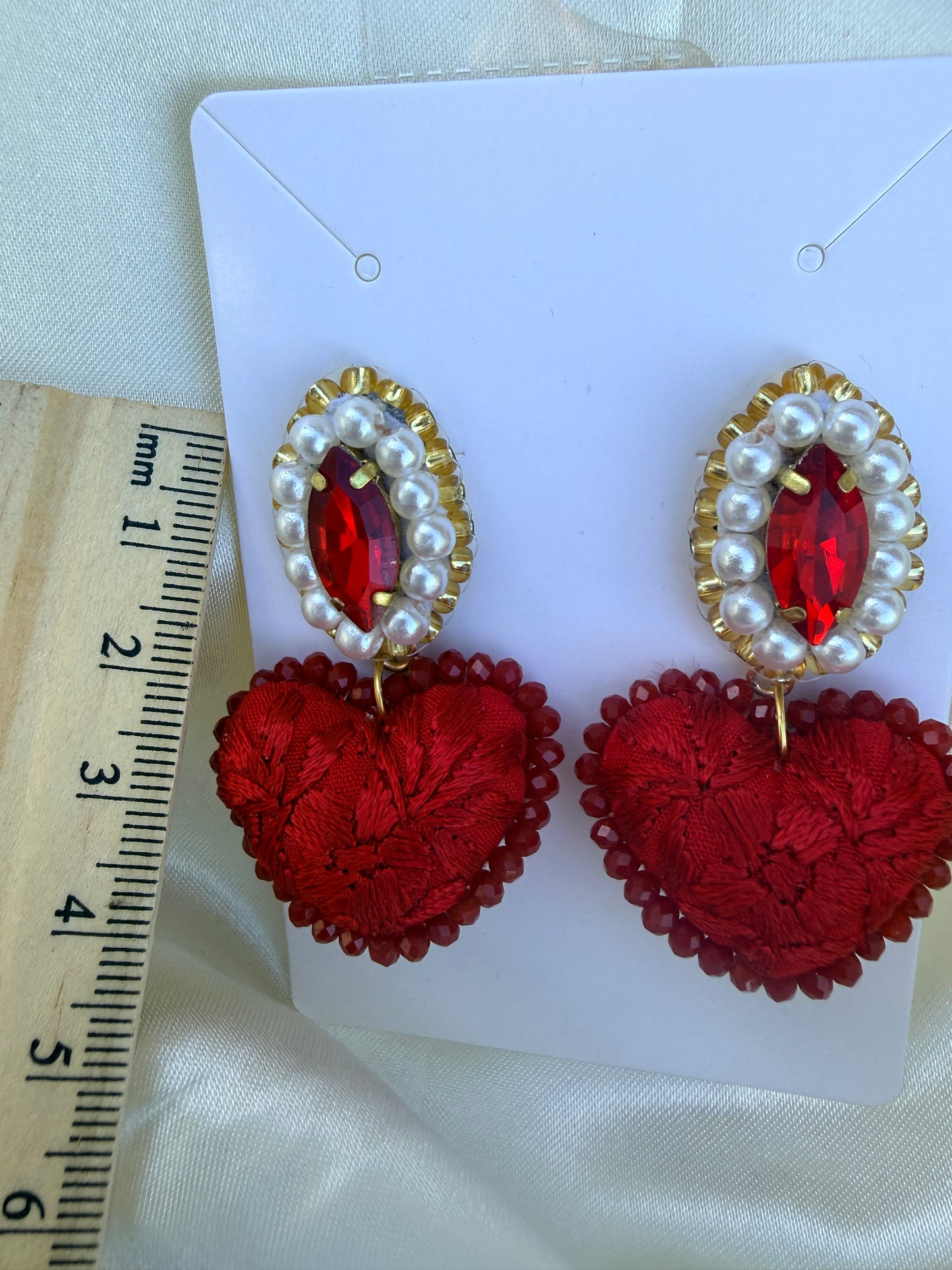 Aretes de corazon bordado minis/ aretes artesanales bordados a mano/ hand made jewelry/