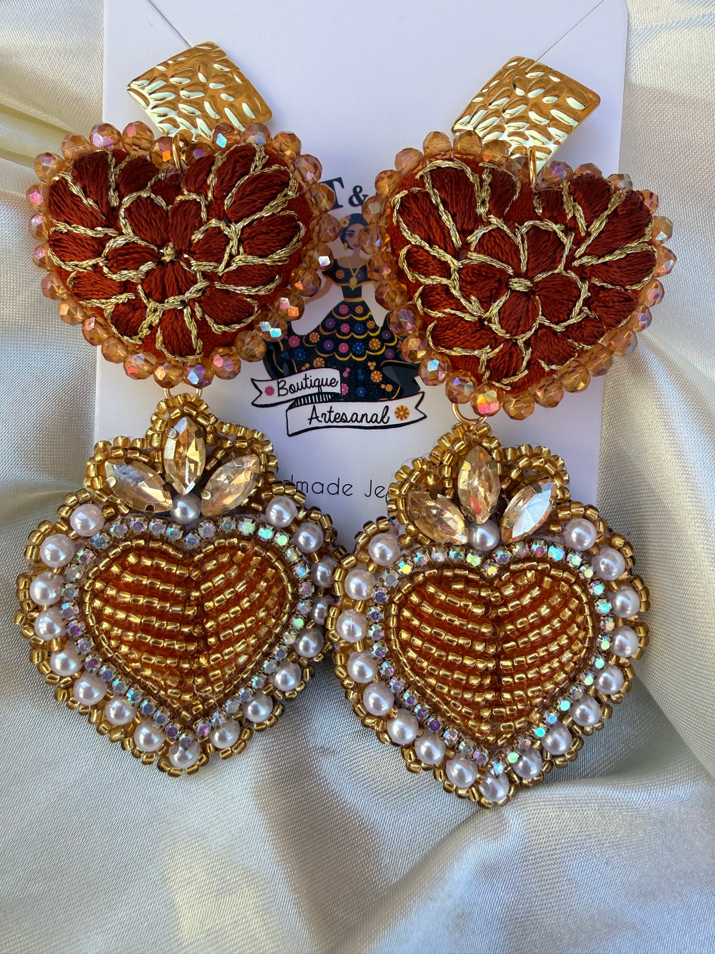 Aretes Corazón Bordados /aretes san antonino/a Mano con Cristales y Miyuki | Joyería Artesanal
