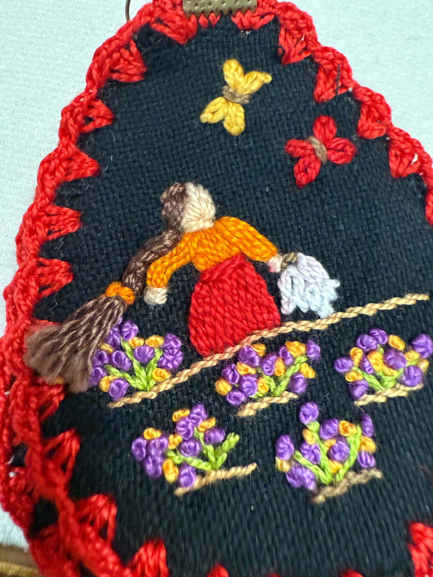 Aretes bordados de historias