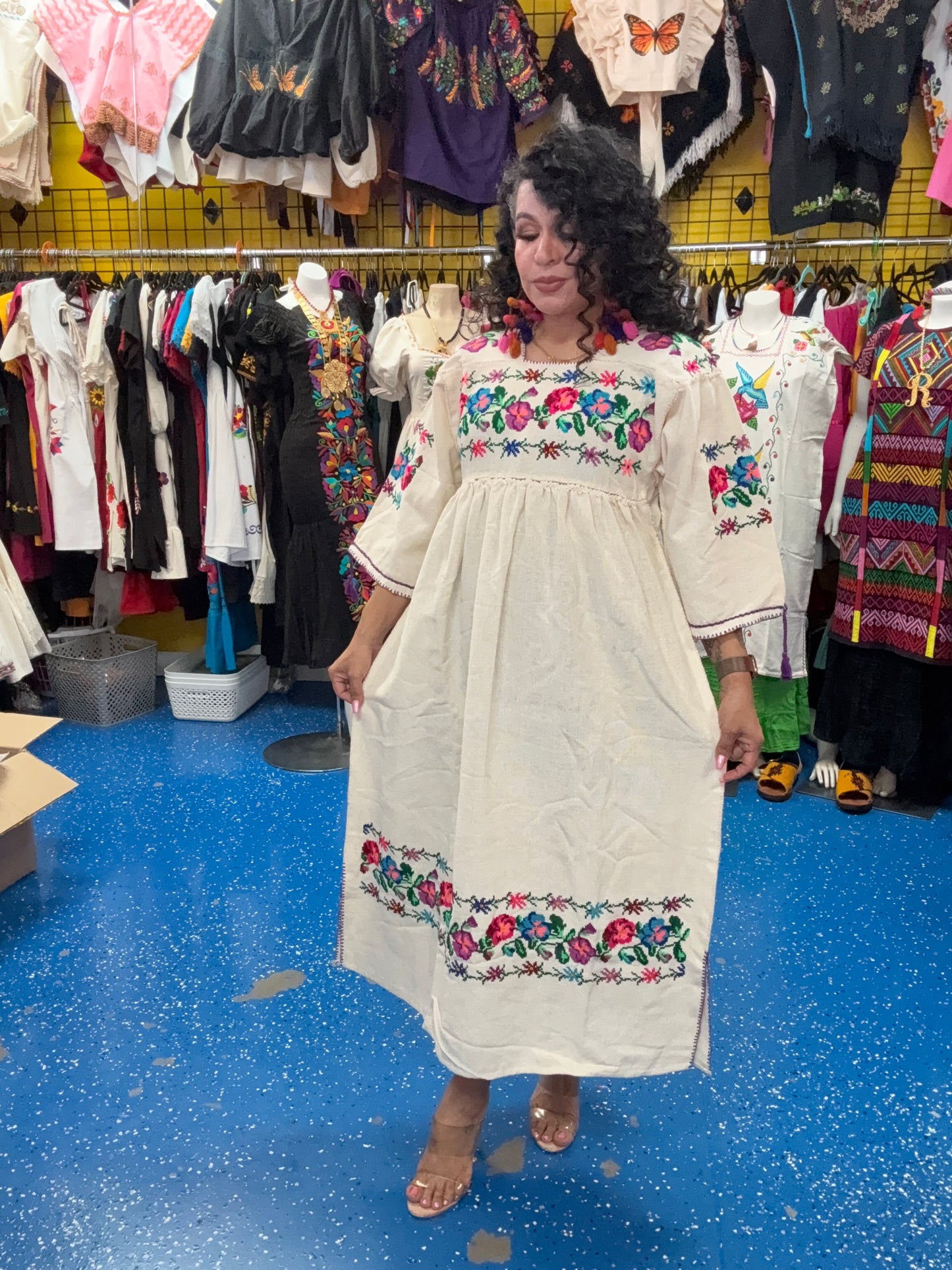 Huanengo de Michoacán Bordado a Mano en Punto de Cruz | Flores Tradicionales | Manta Tejida en Telar de Pedal (copia)