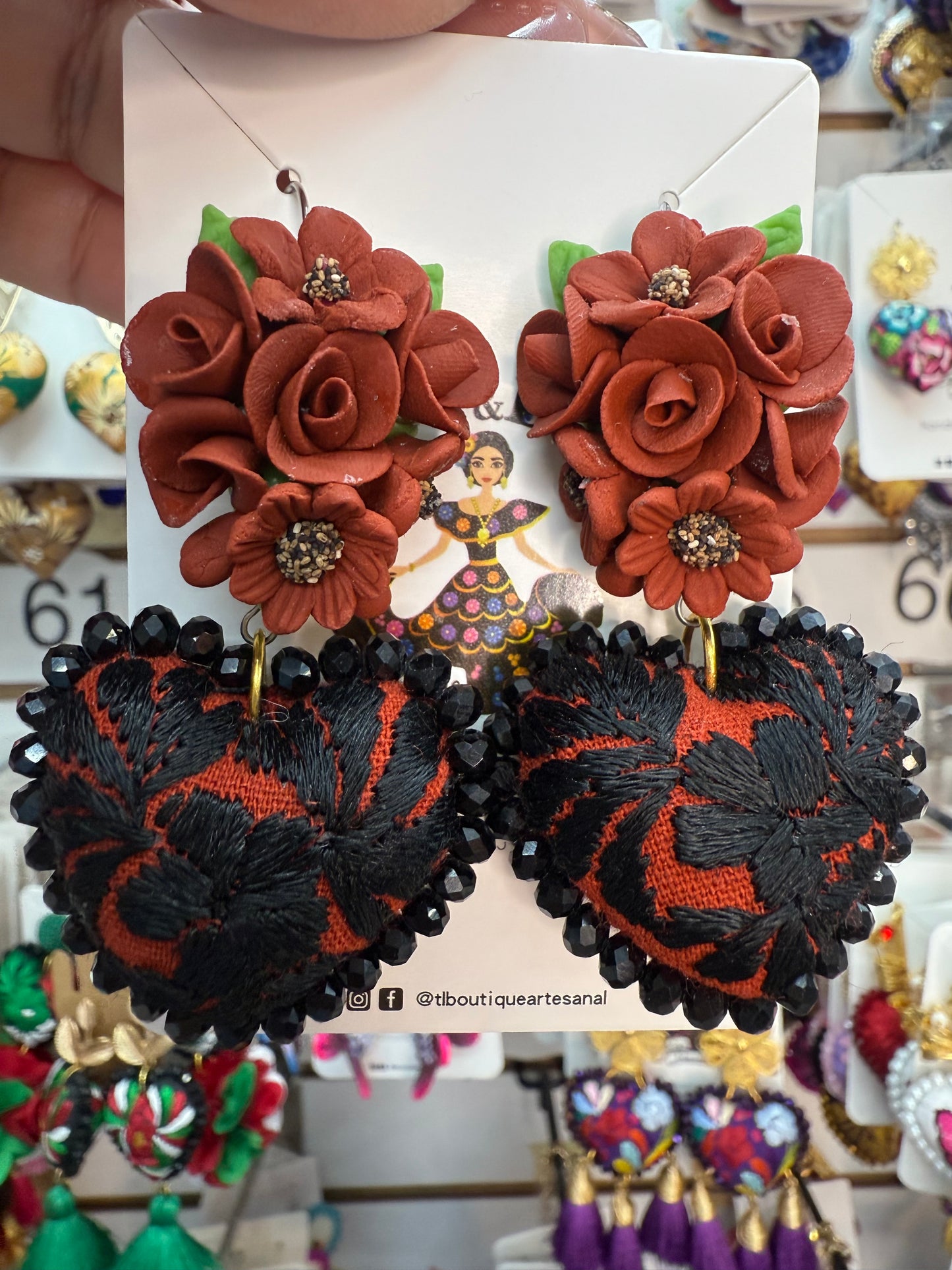 Aretes bordados a mano/pasta