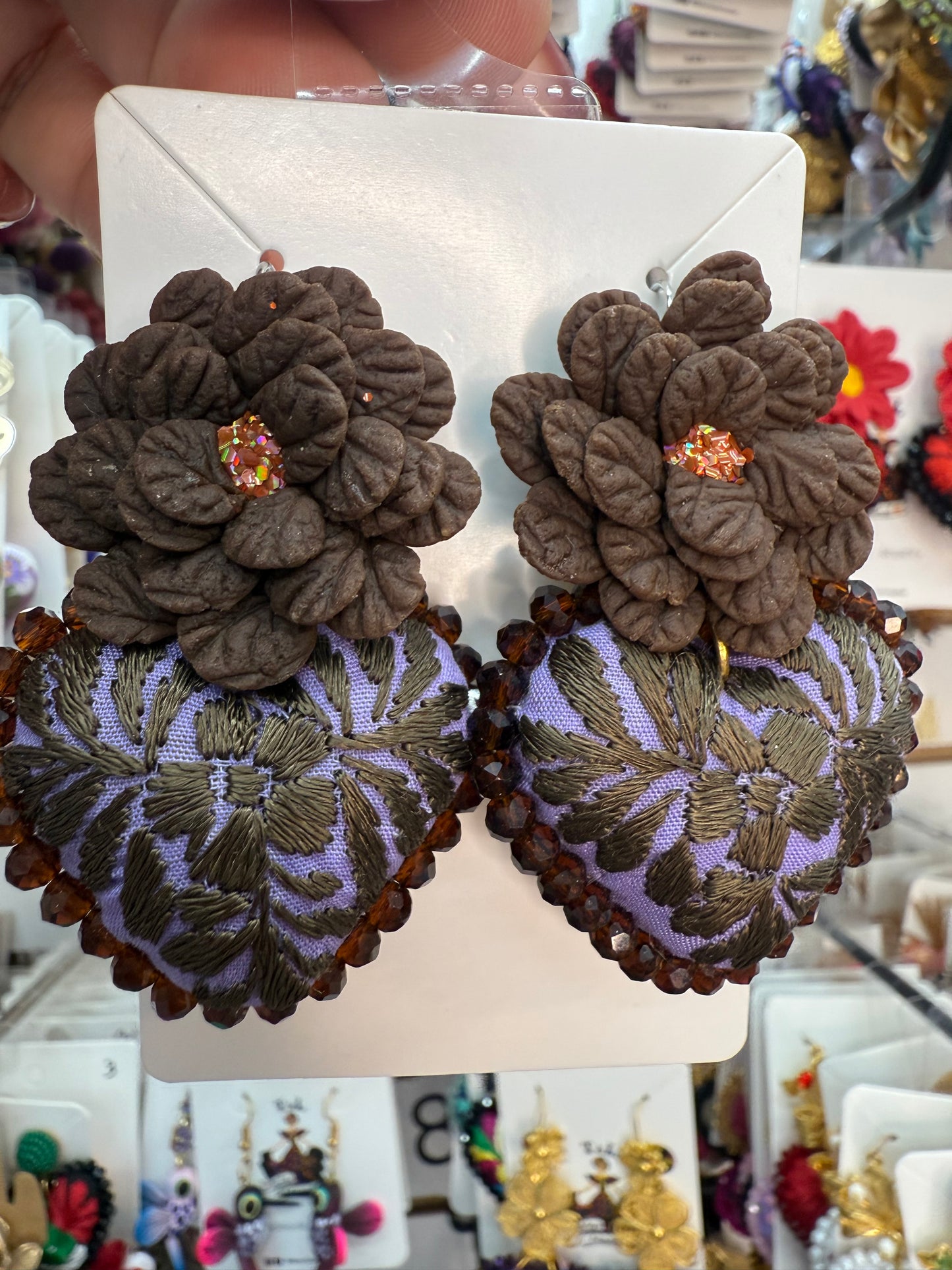 Aretes bordados a mano/pasta