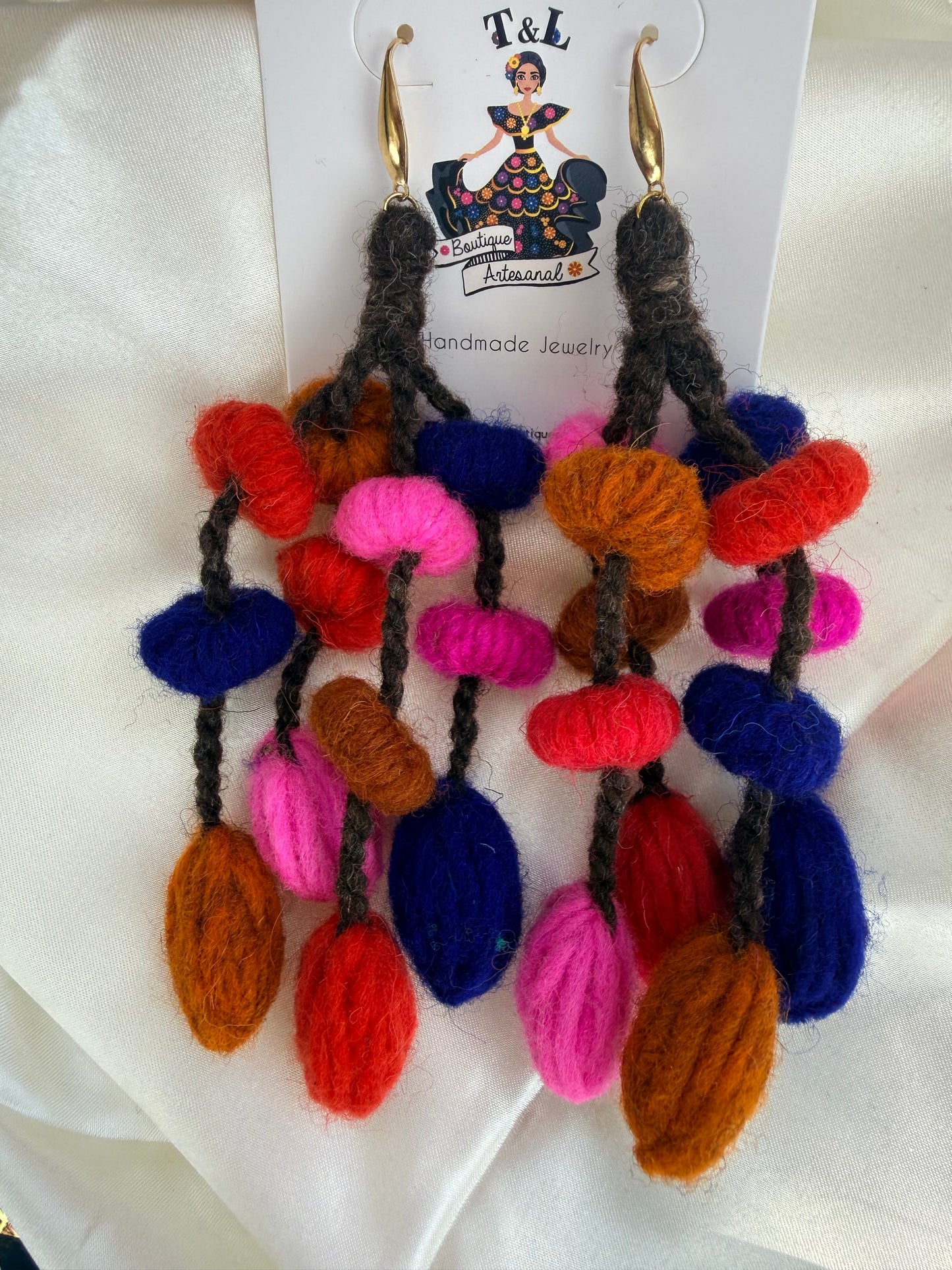 Aretes tlacoyales/aretes de lana /aretes hechos a Mano/ aretes artesanales /hand made jewelry