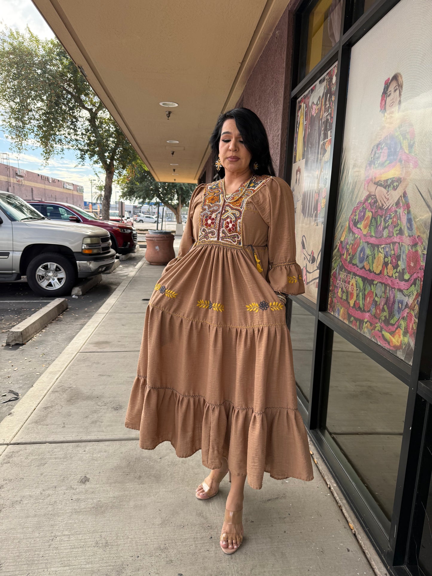 Vestido Artesanal Mexicano Bordado a Mano Tipo Rococó – lino Café | Talla Única Ajusta