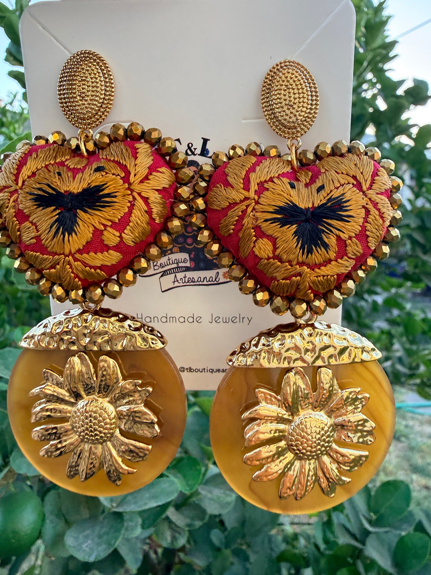 Arete de Corazon bordado/rojo/dorado/