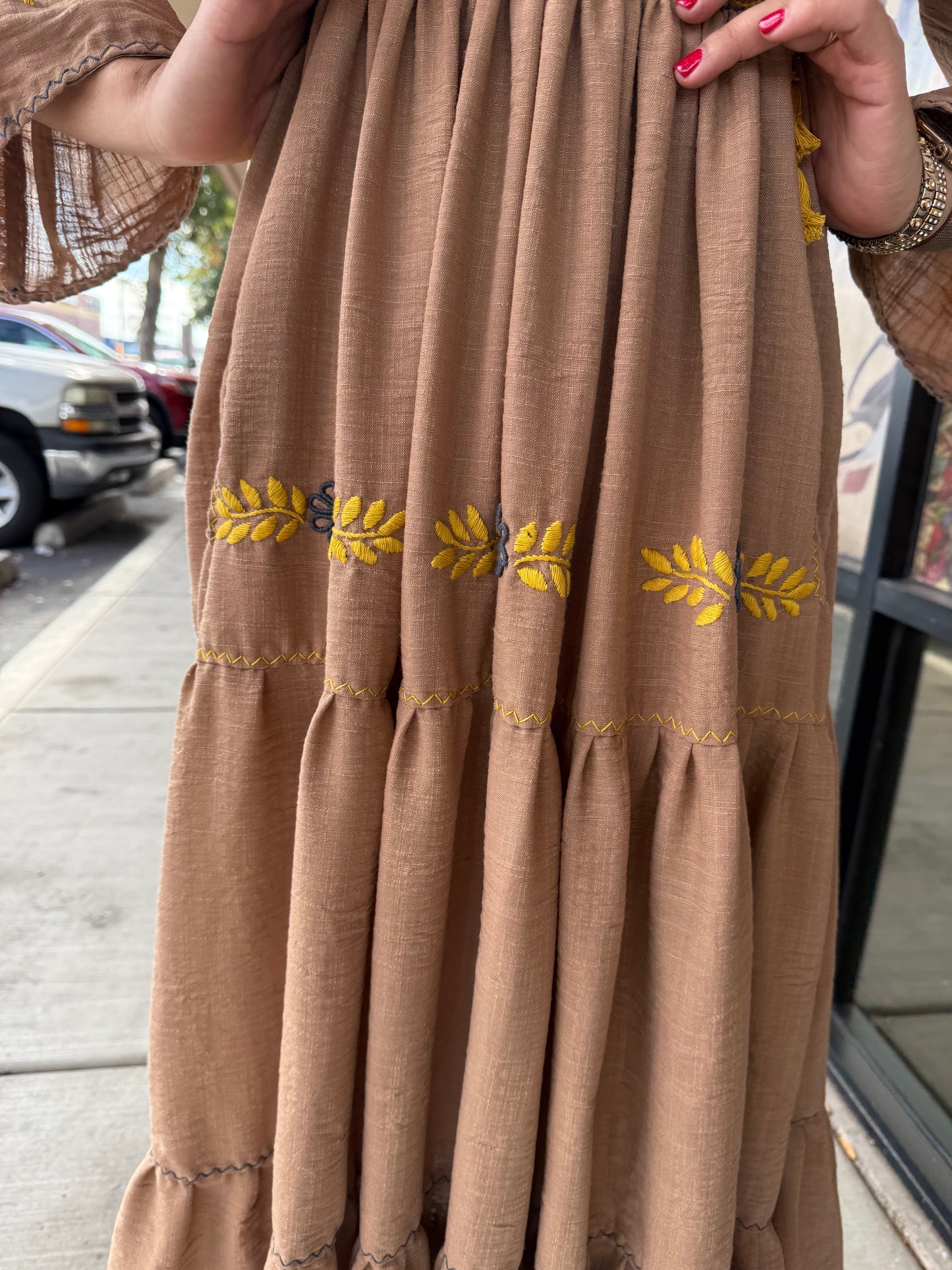 Vestido Artesanal Mexicano Bordado a Mano Tipo Rococó – lino Café | Talla Única Ajusta