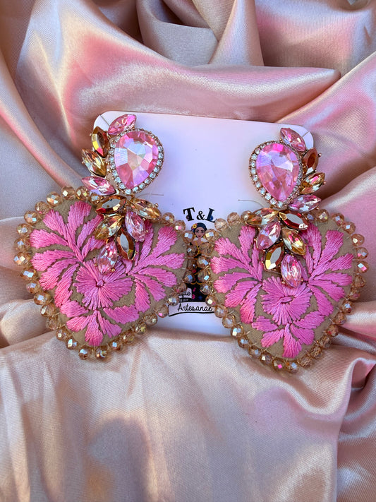 Arete de corazon bordado a mano /plano/hand made earrings/rosita