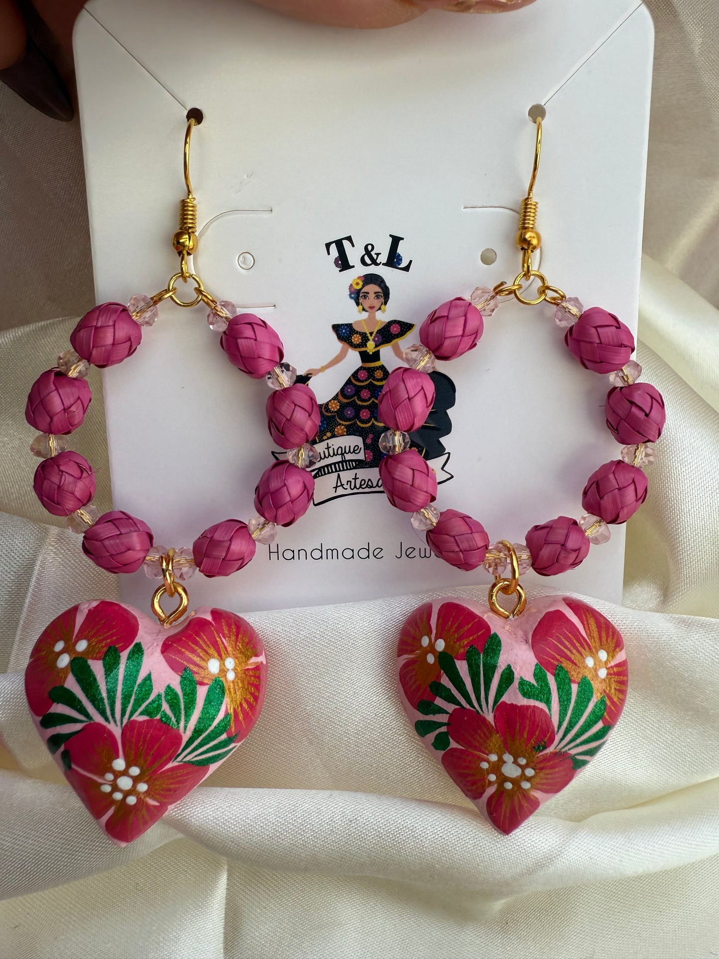 Arracadas de palma con corazon de madera de copal/aretes artesanales /handmade jewelry/alebrijes de oaxaca