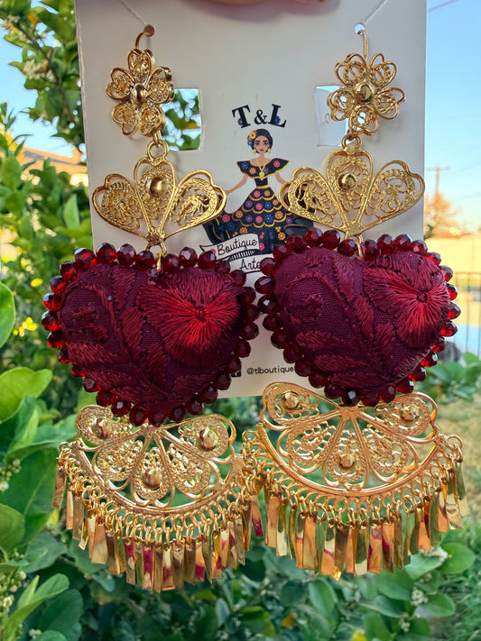 Aretes bordados a mano / aretes en forma de corazon/gindas