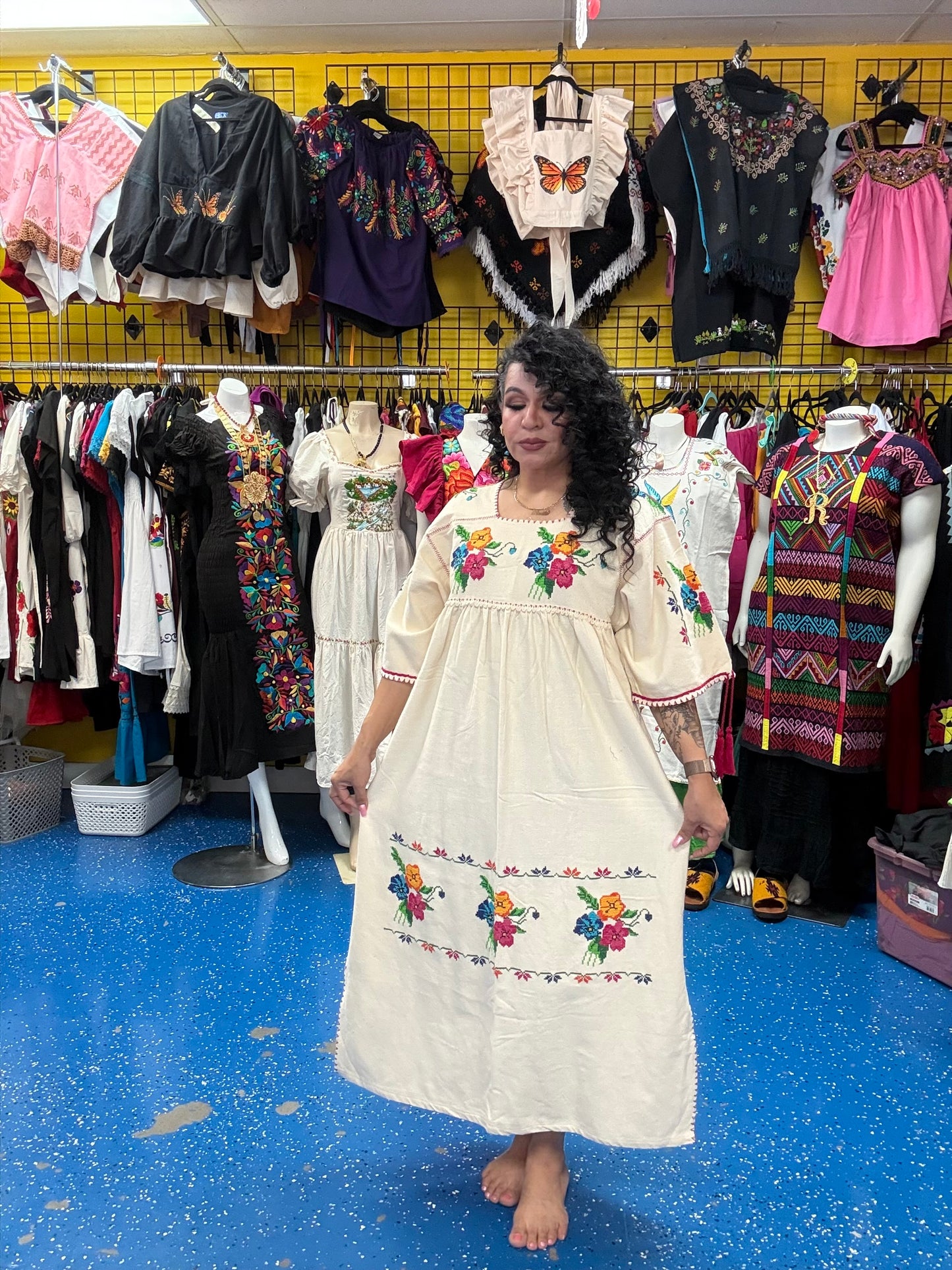 Huanengo de Michoacán Bordado a Mano en Punto de Cruz | Flores Tradicionales | Manta Tejida en Telar de Pedal