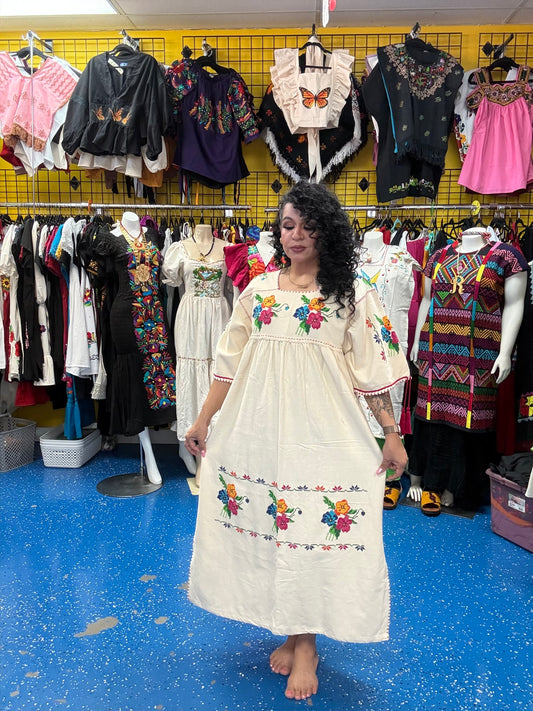 Huanengo de Michoacán Bordado a Mano en Punto de Cruz | Flores Tradicionales | Manta Tejida en Telar de Pedal