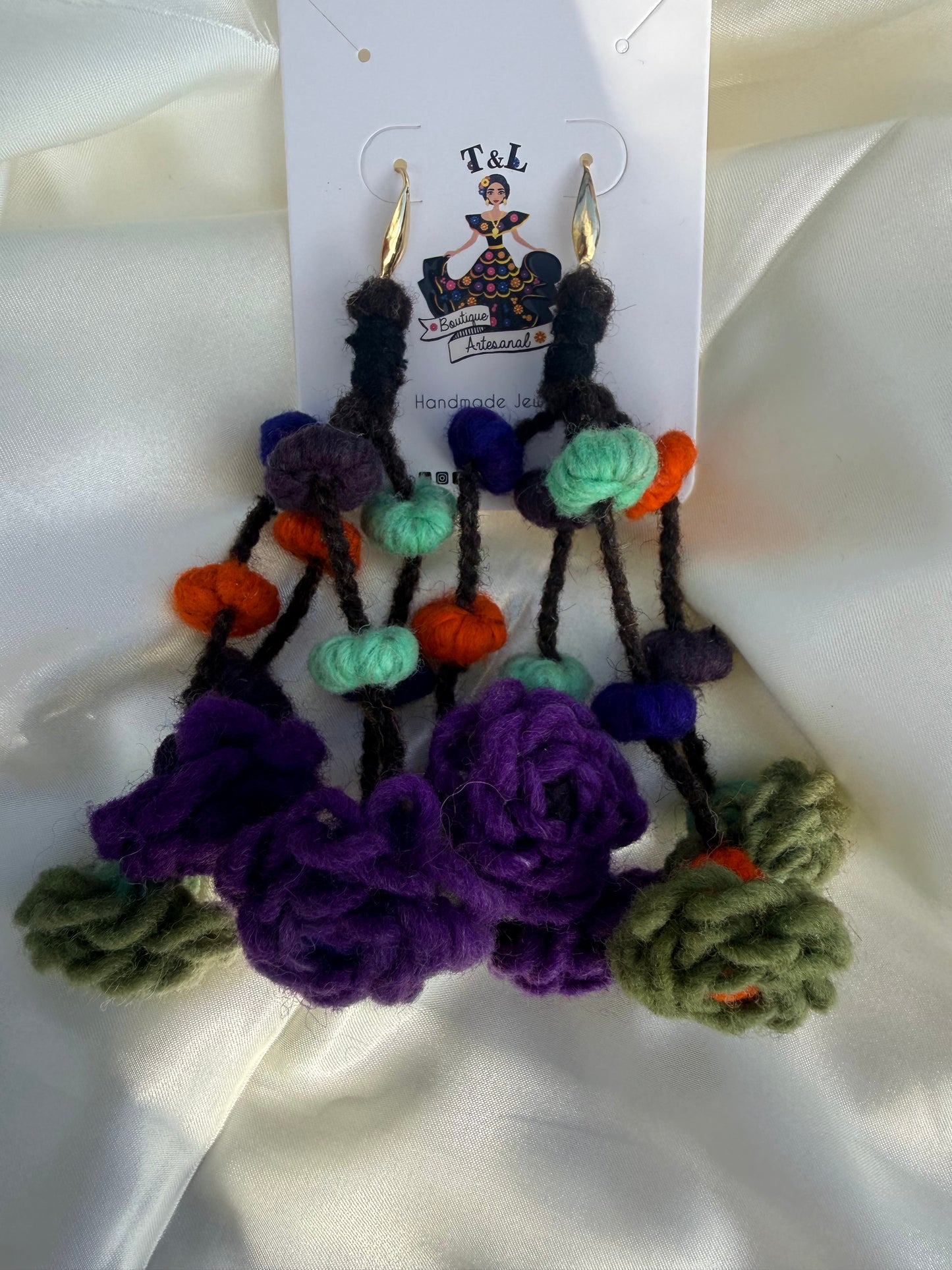 Aretes tlacoyales/aretes de lana /aretes hechos a Mano/ aretes artesanales /hand made jewelry