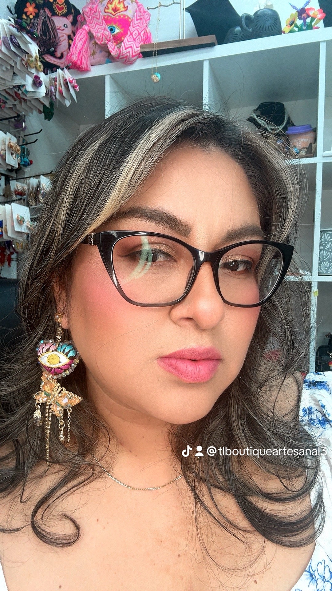 Arete de corazon bordado