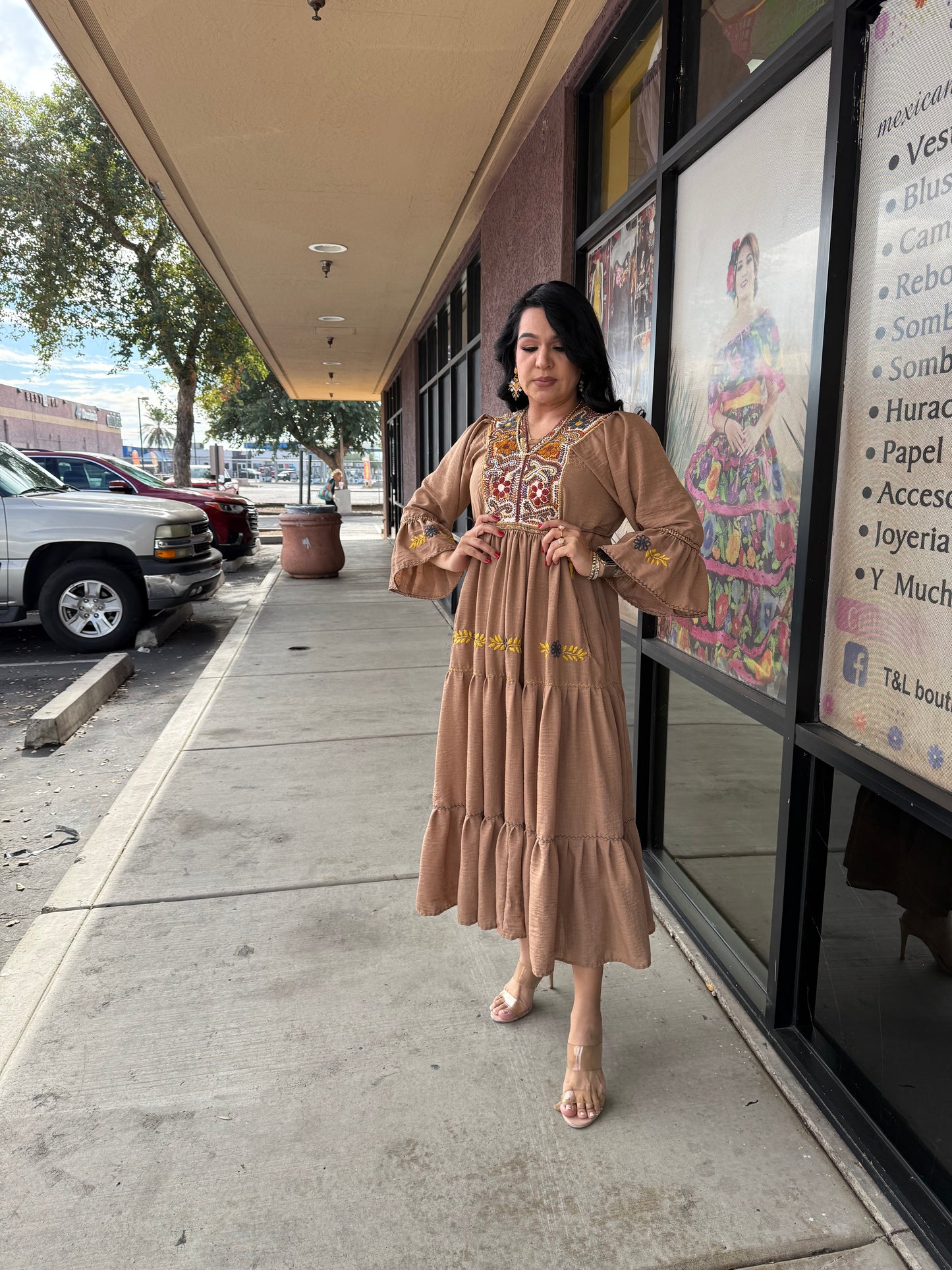 Vestido Artesanal Mexicano Bordado a Mano Tipo Rococó – lino Café | Talla Única Ajusta