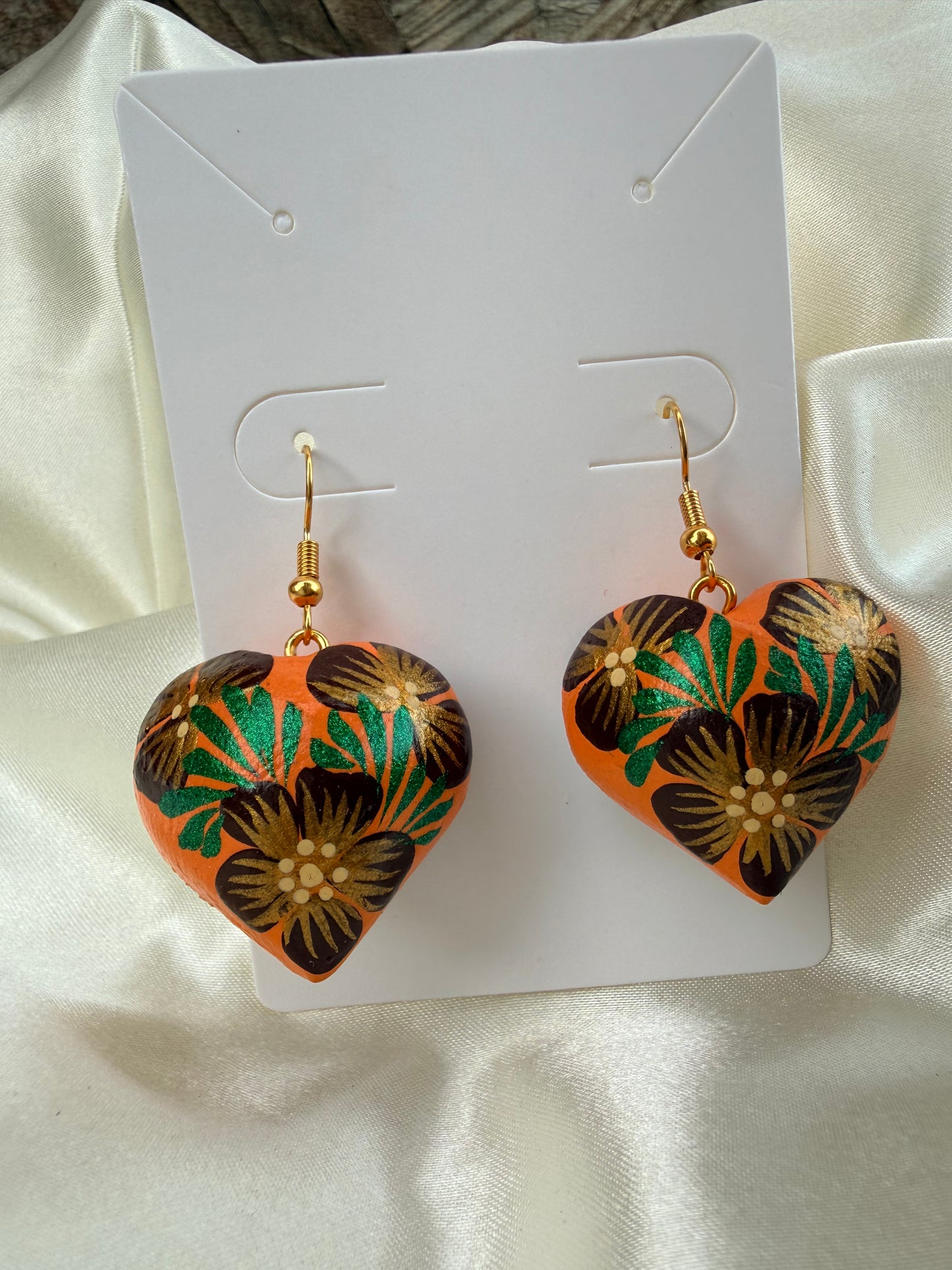 Aretes de madera de copal tallados y pintados a mano,hand made jewerry