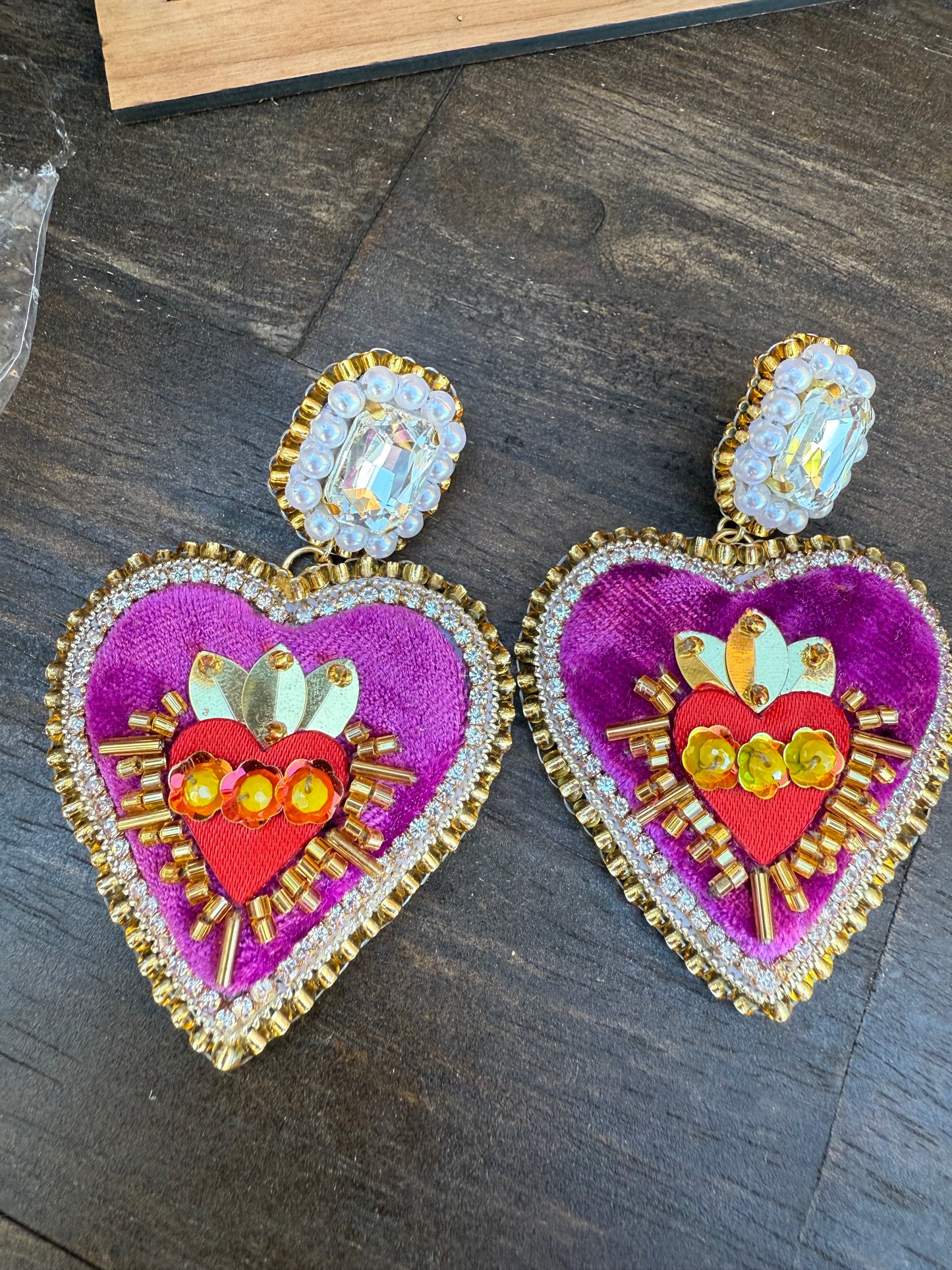 aretes artesanales/aretes sagrado corazon