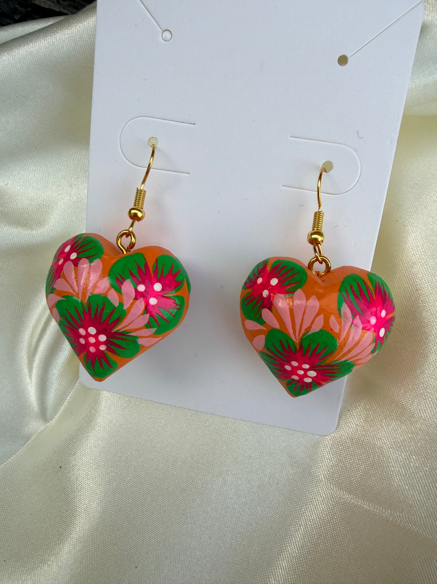 Aretes de madera de copal tallados y pintados a mano,hand made jewerry